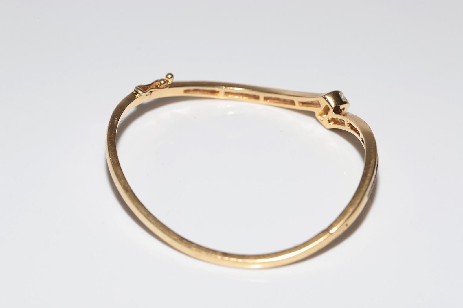 Vintage Circa 1980 Gold 18k Natural Princess Cut Diamond Bangle Bracelet en vente 3