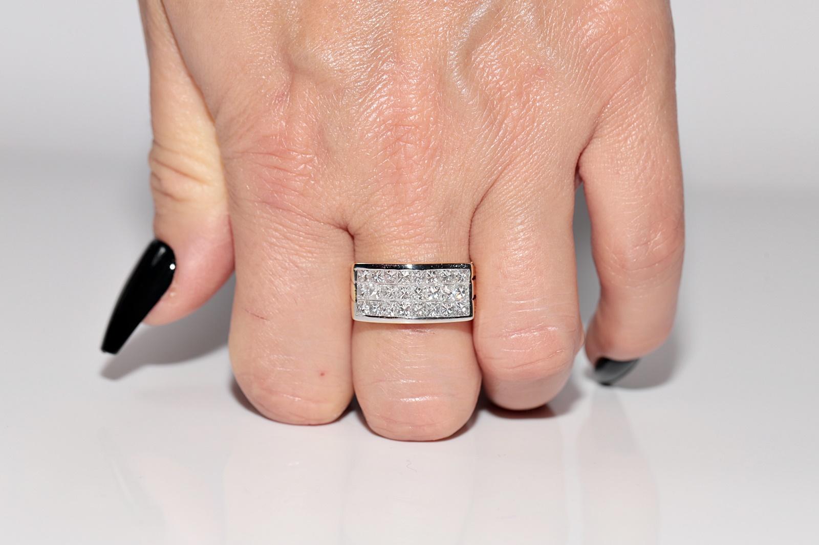 Vintage Circa 1980s 18k Gold Natural Princess Cut Diamond Decorated Ring For Sale 8