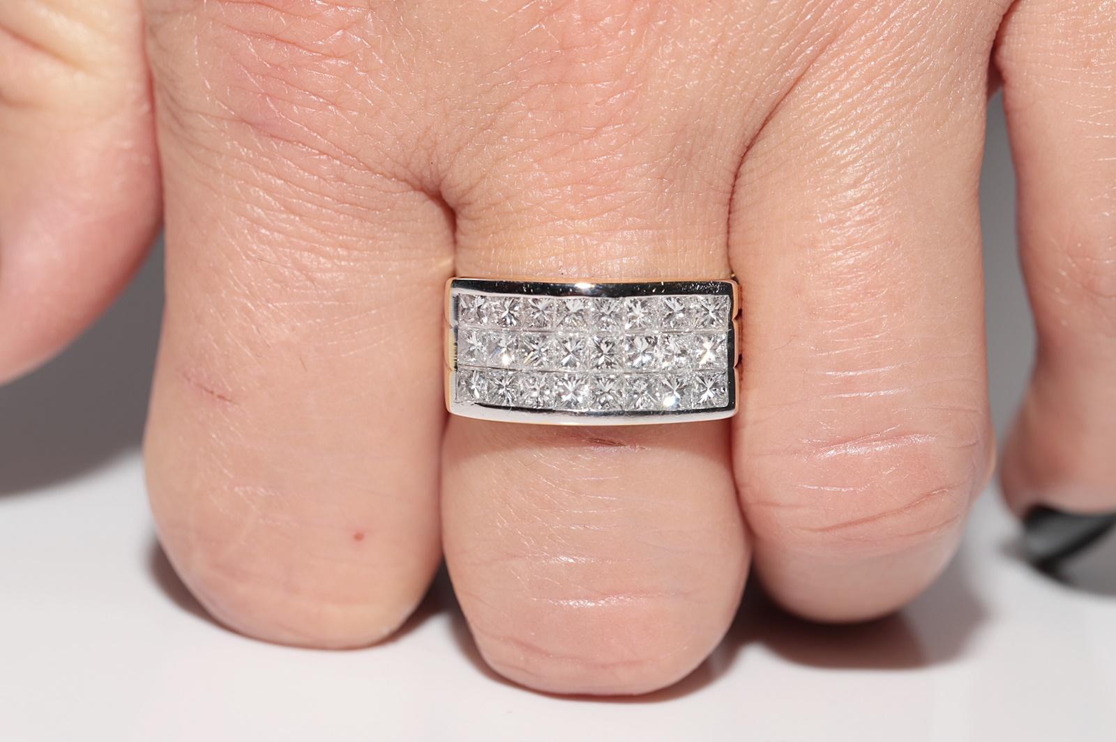 Vintage Circa 1980s 18k Gold Natural Princess Cut Diamond Decorated Ring For Sale 9
