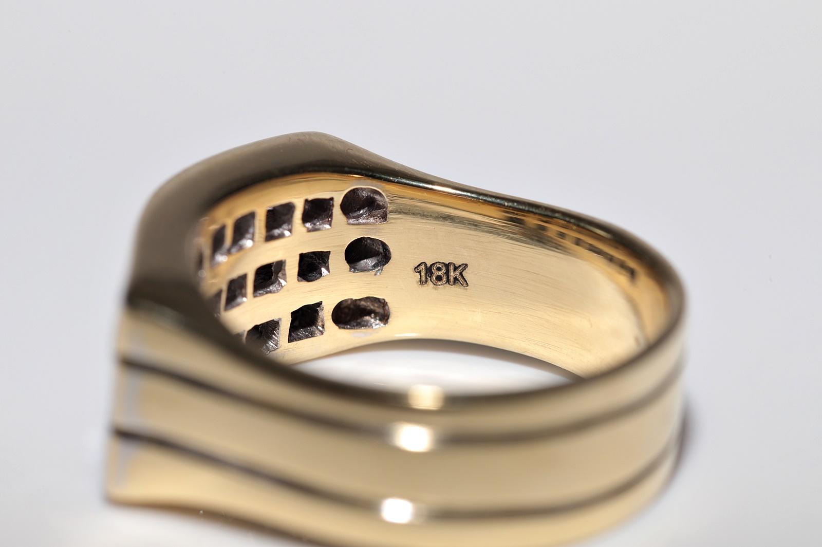 Vintage Circa 1980s 18k Gold Natural Princess Cut Diamond Decorated Ring For Sale 4
