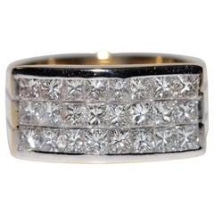 Vintage Circa 1980s Anillo decorado con diamantes naturales talla princesa de oro de 18k
