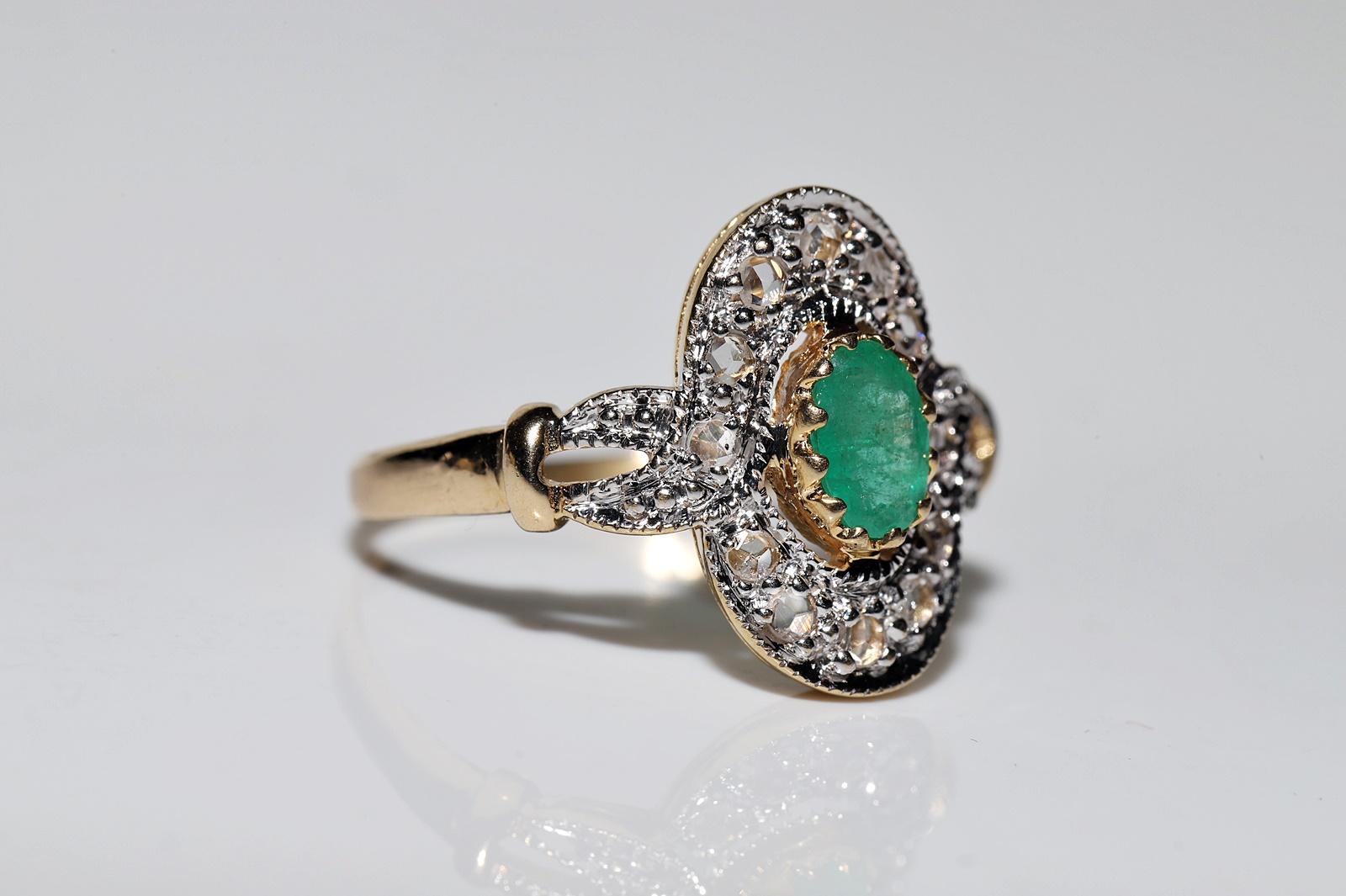 Vintage Circa 1980s 18k Gold Natural Rose Cut Diamond And Emerald Ring For Sale 3