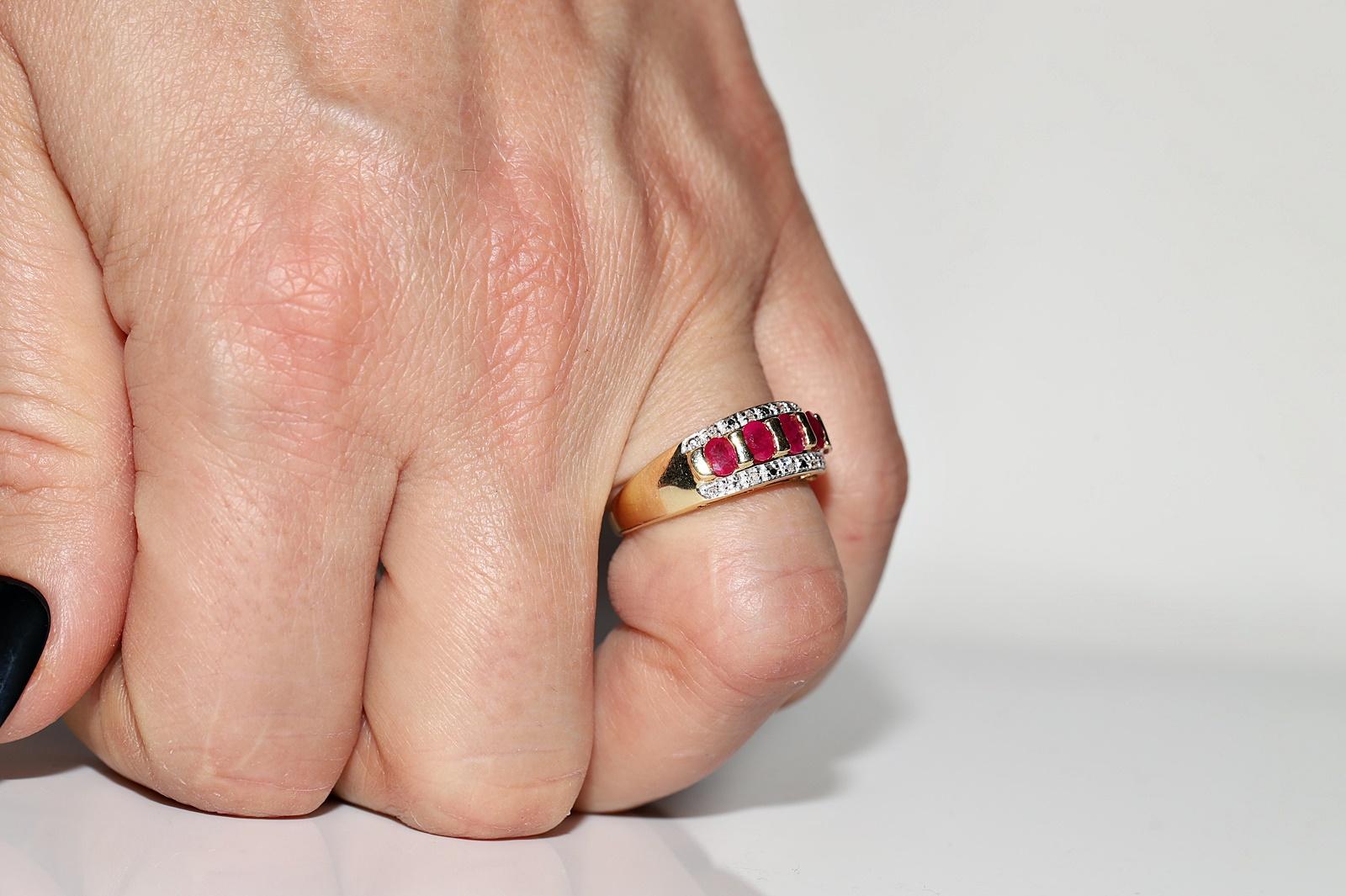 Vintage Circa 1980s 18k Gold Natural Ruby And Diamond Band Ring  For Sale 7