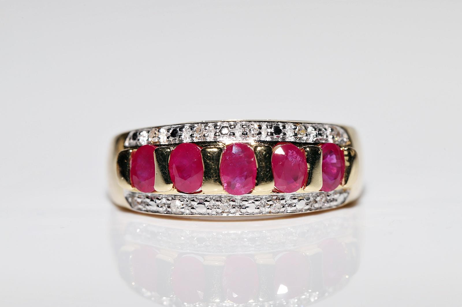 Retro Vintage Circa 1980s 18k Gold Natural Ruby And Diamond Band Ring  For Sale