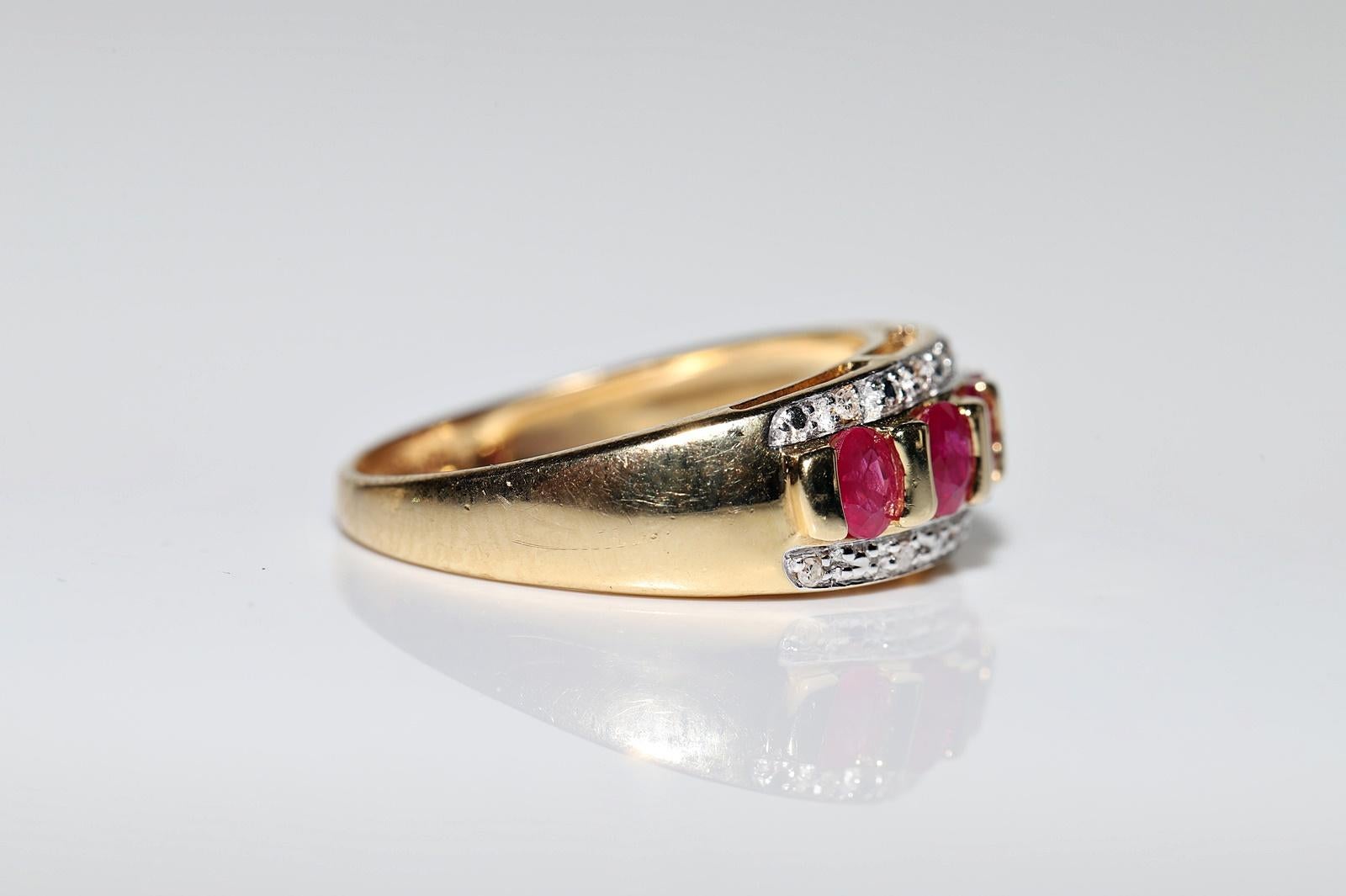 Women's Vintage Circa 1980s 18k Gold Natural Ruby And Diamond Band Ring  For Sale