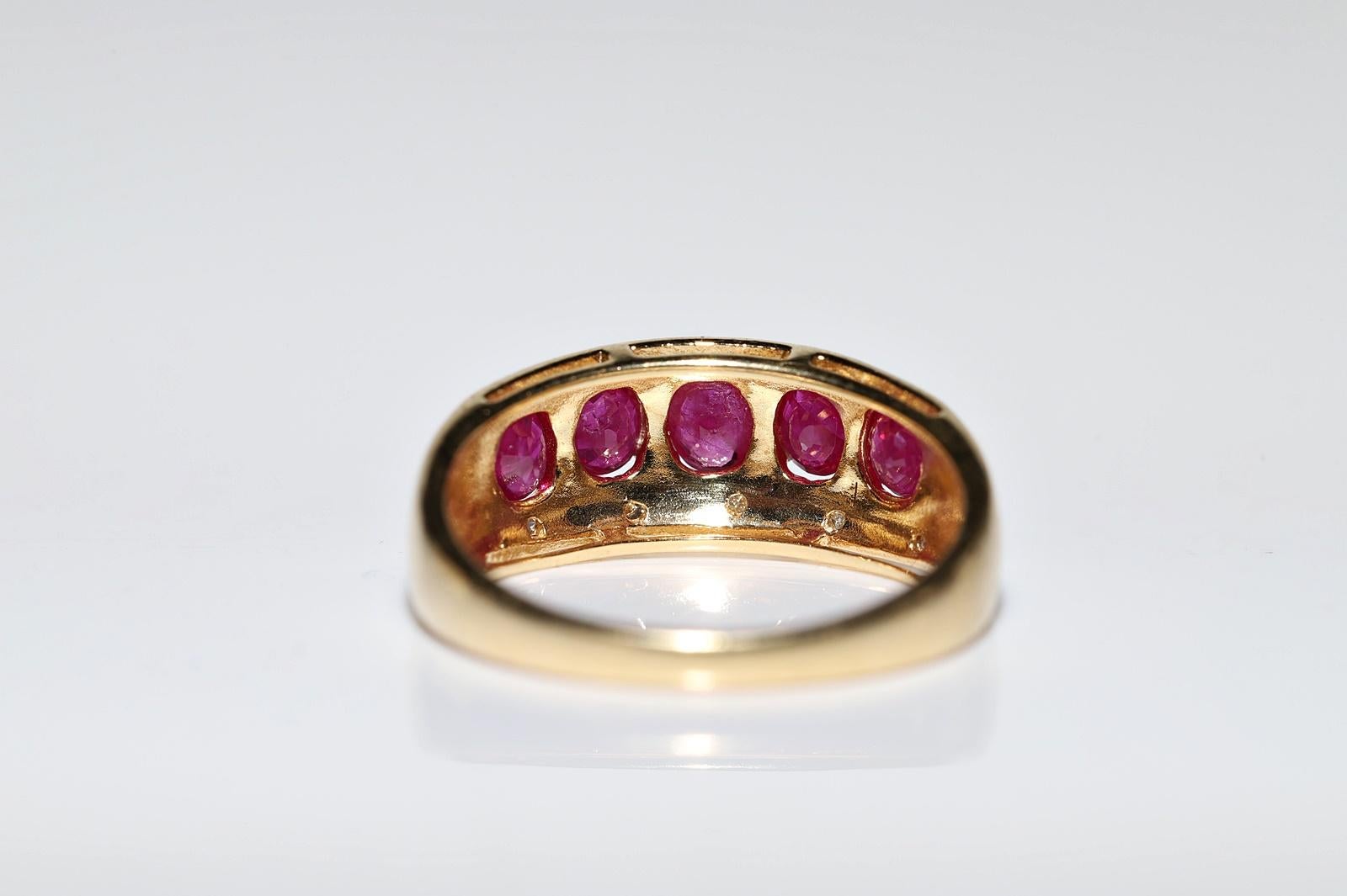 Vintage Circa 1980s 18k Gold Natural Ruby And Diamond Band Ring  For Sale 1