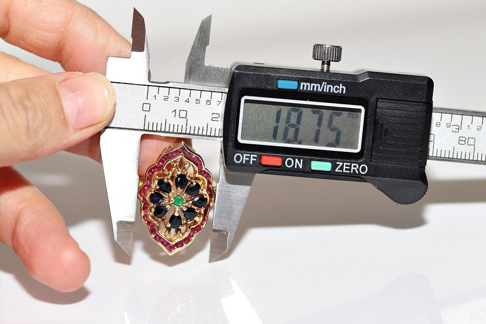 Vintage Circa 1980s 18k Gold Natural Ruby And Sapphire Emerald Navette Ring For Sale 3