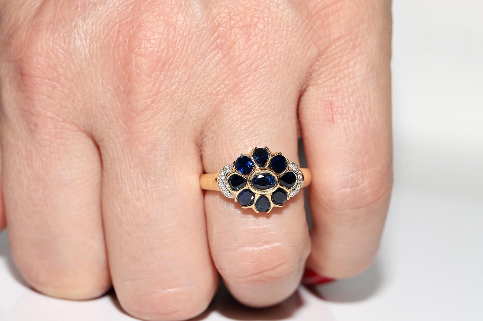 Vintage Circa 1980s 18k Gold Natural Sapphire And Diamond Decorated Ring  In Good Condition For Sale In Fatih/İstanbul, 34