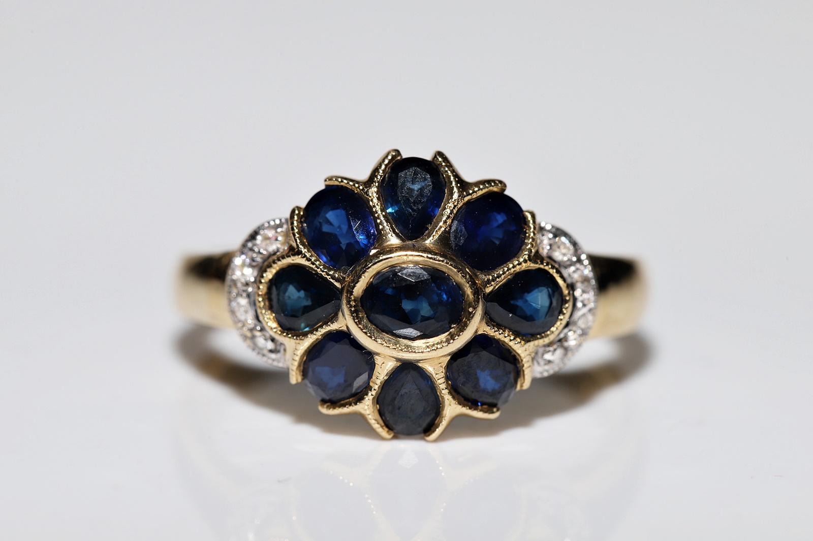 Vintage Circa 1980s 18k Gold Natural Sapphire And Diamond Decorated Ring  For Sale 1