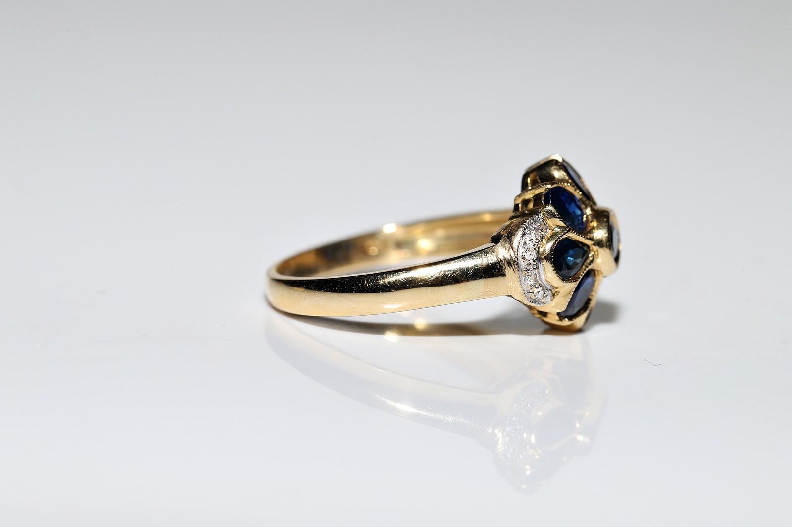 Vintage Circa 1980s 18k Gold Natural Sapphire And Diamond Decorated Ring For Sale 2