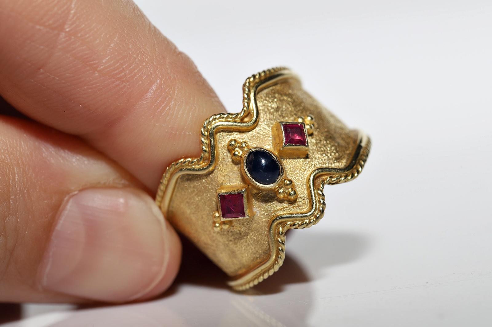 Vintage Circa 1980s 18k Gold Natural Sapphire And Ruby Decorated Ring For Sale 4