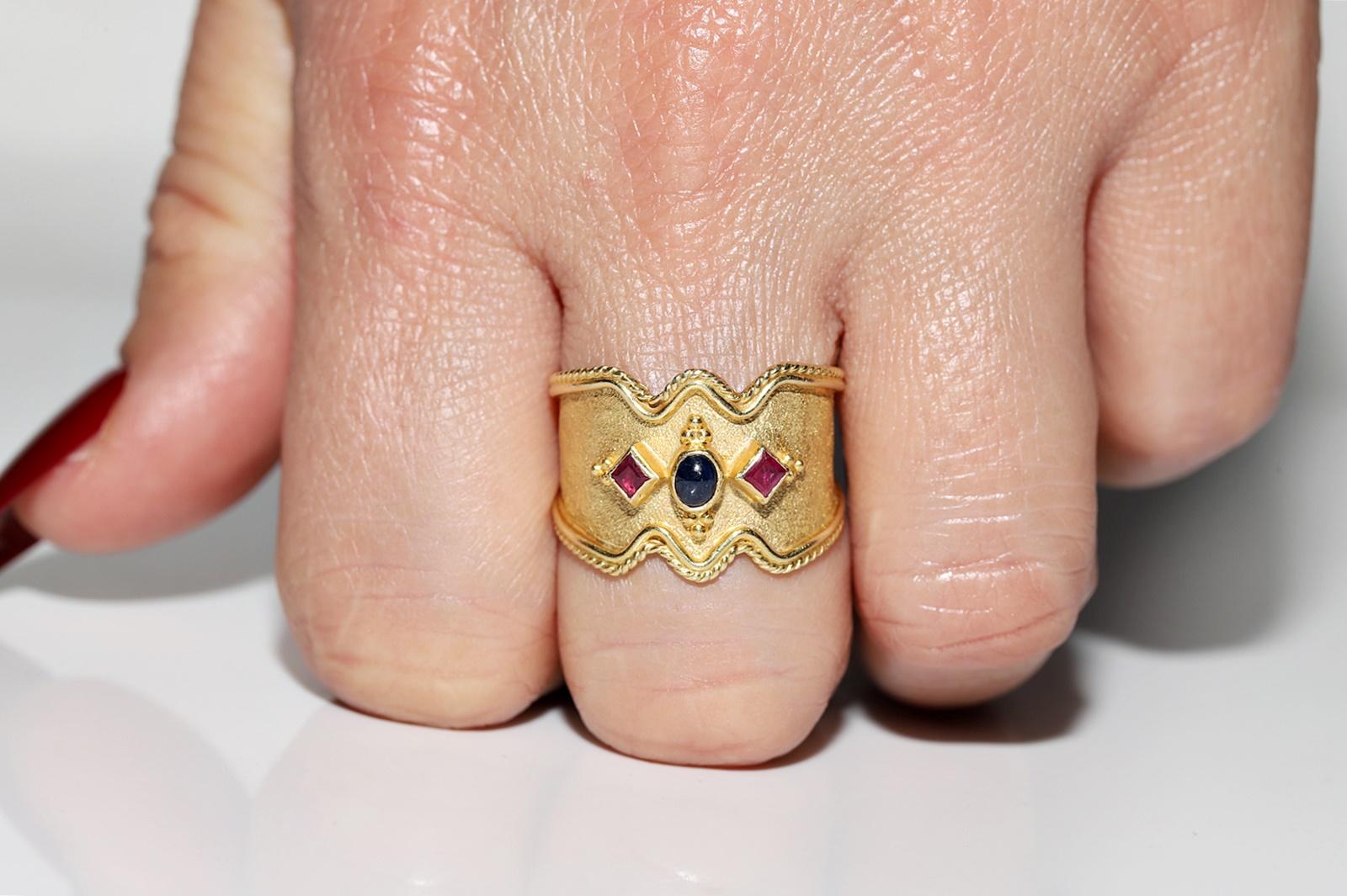 Vintage Circa 1980s 18k Gold Natural Sapphire And Ruby Decorated Ring For Sale 8