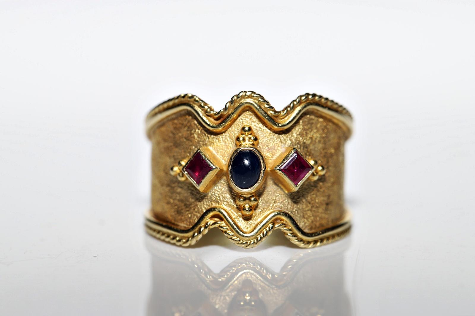 Retro Vintage Circa 1980s 18k Gold Natural Sapphire And Ruby Decorated Ring For Sale