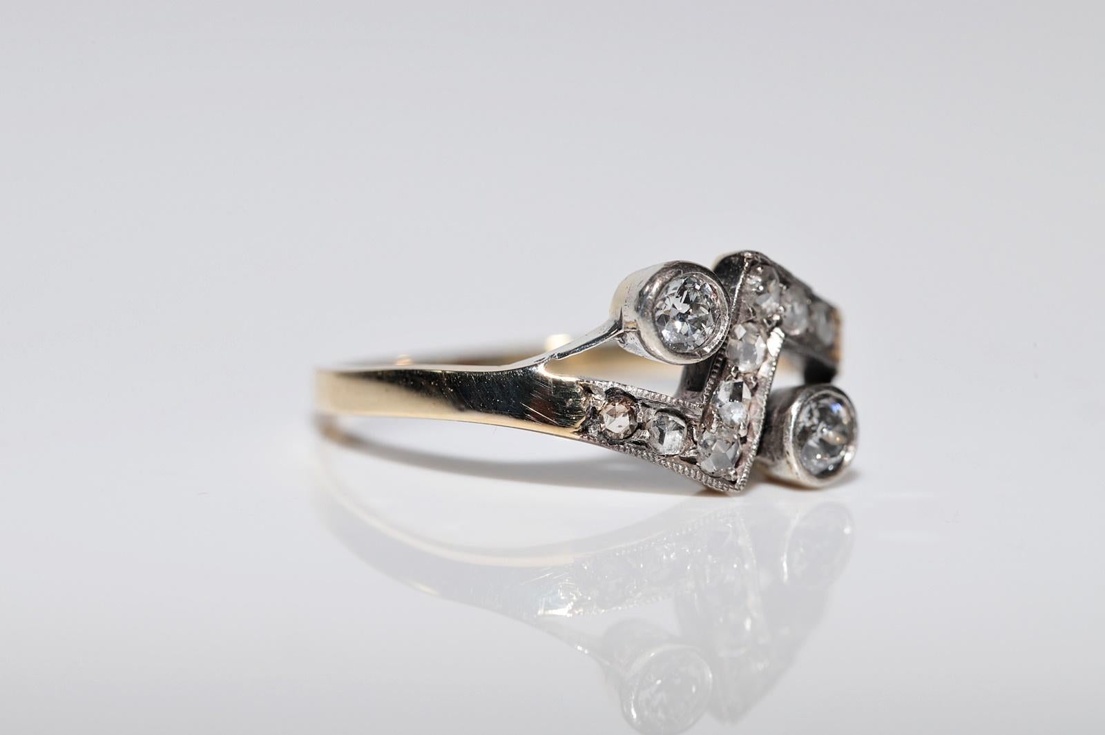 Vintage Circa 1980s 18k Gold Top Silver Natural Diamond Decorated Ring In Good Condition For Sale In Fatih/İstanbul, 34