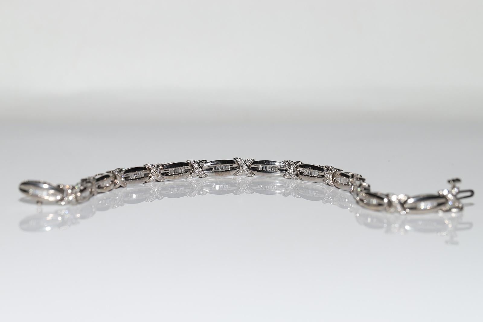 Vintage Circa 1980er Jahre 18k Weißgold Natürliches Diamant-Dekoriertes Vintage-Armband im Angebot 4