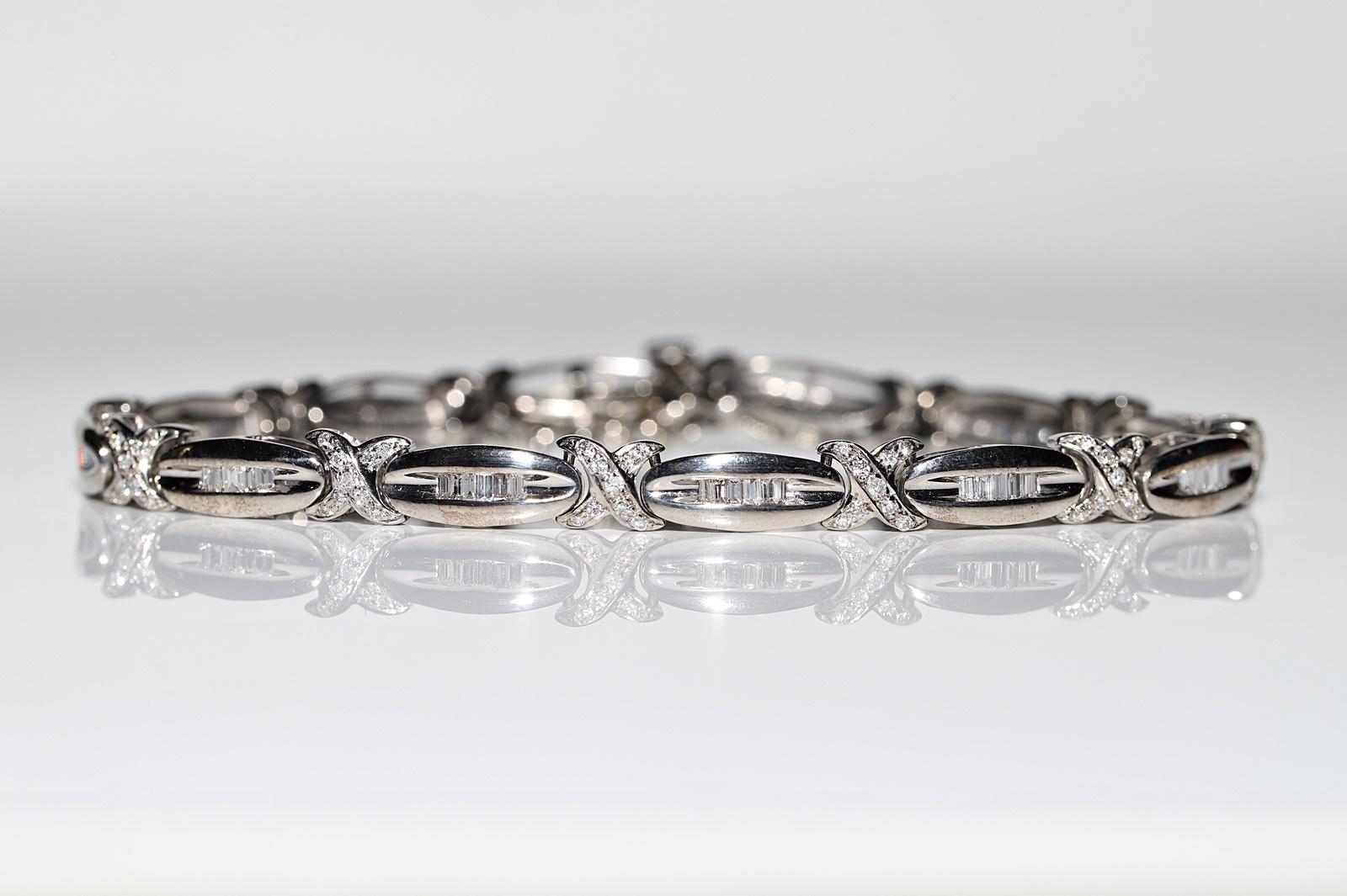 Vintage Circa 1980er Jahre 18k Weißgold Natürliches Diamant-Dekoriertes Vintage-Armband (Brillantschliff) im Angebot