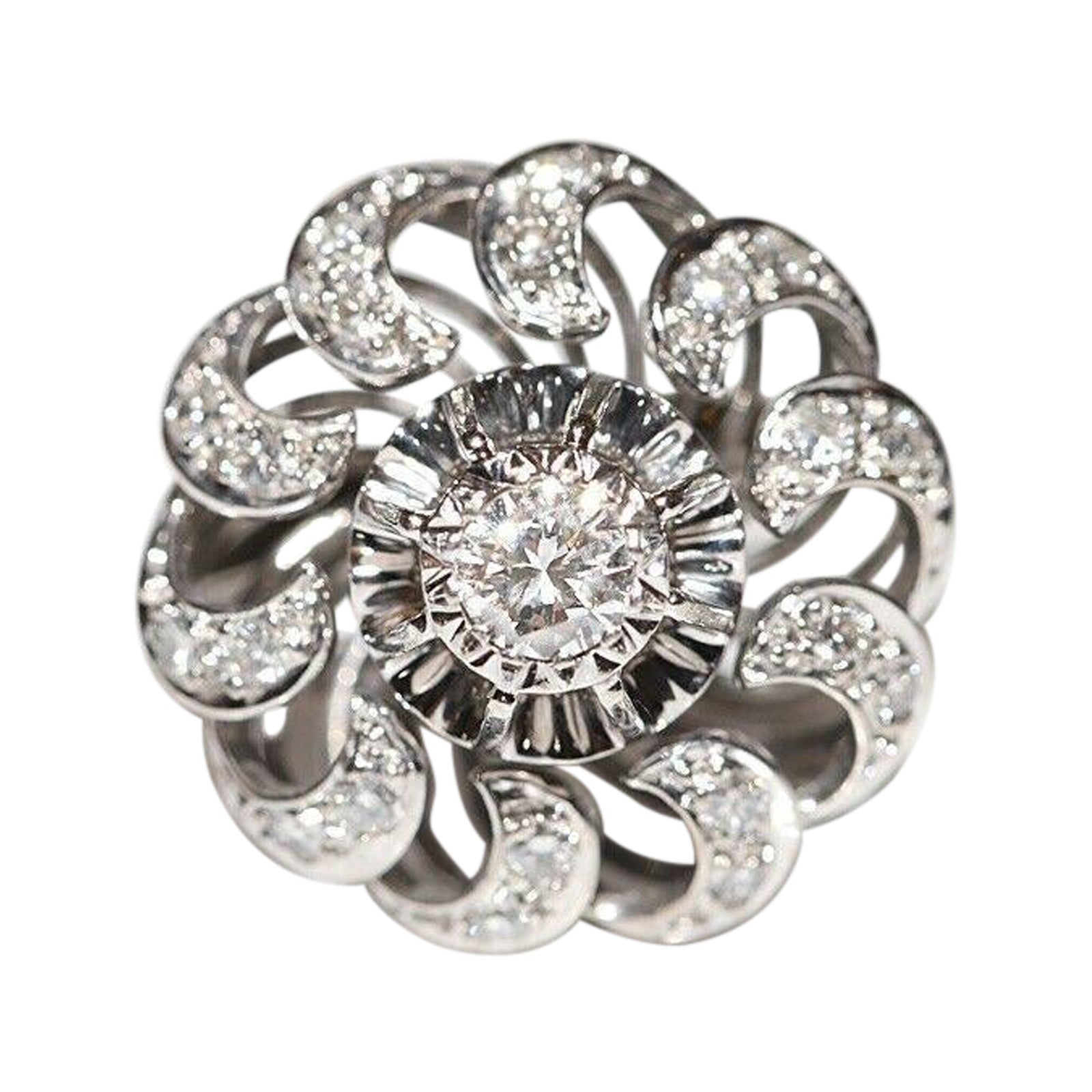 Anello forte decorato con diamanti naturali in oro bianco 18 carati, CIRCA GLI ANNI 80