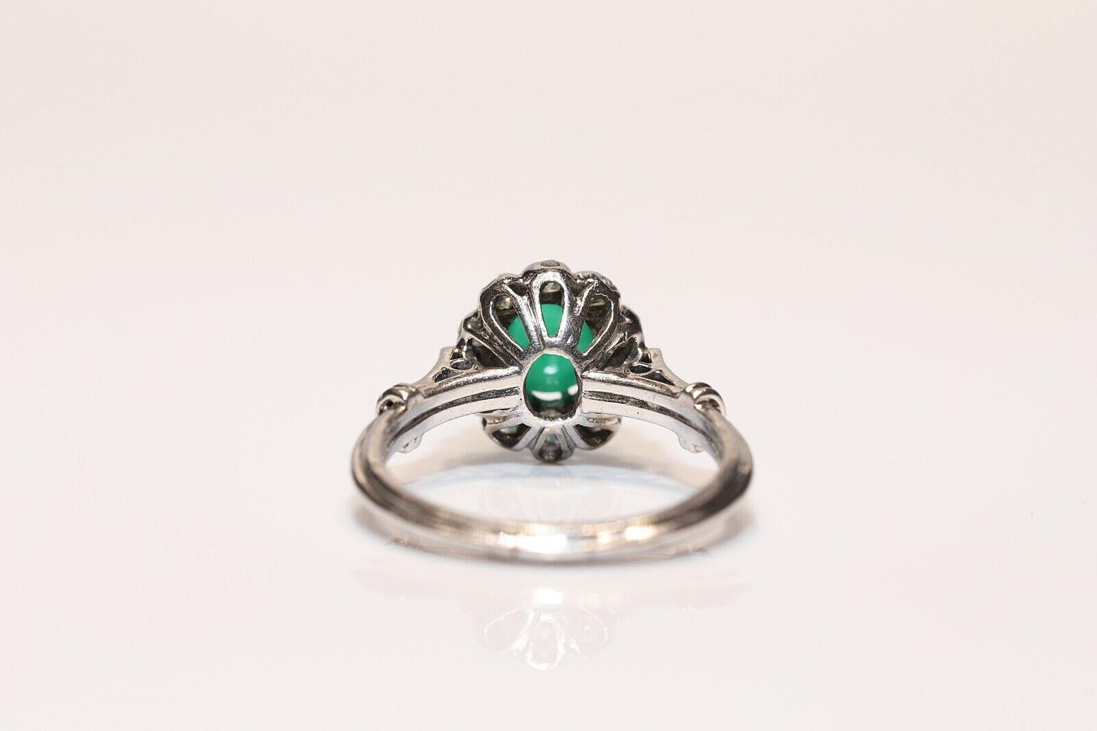 Taille brillant Vintage Circa 1980s 8k Gold Natural Cabochon Cut Emerald And Diamond Ring en vente