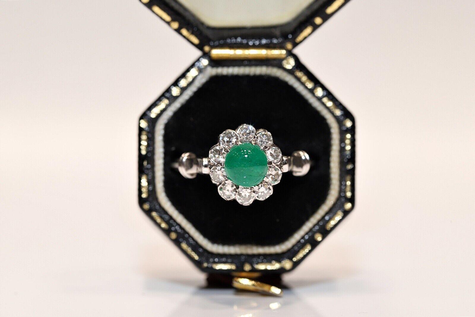 Vintage Circa 1980s 8k Gold Natural Cabochon Cut Emerald And Diamond Ring en vente 2