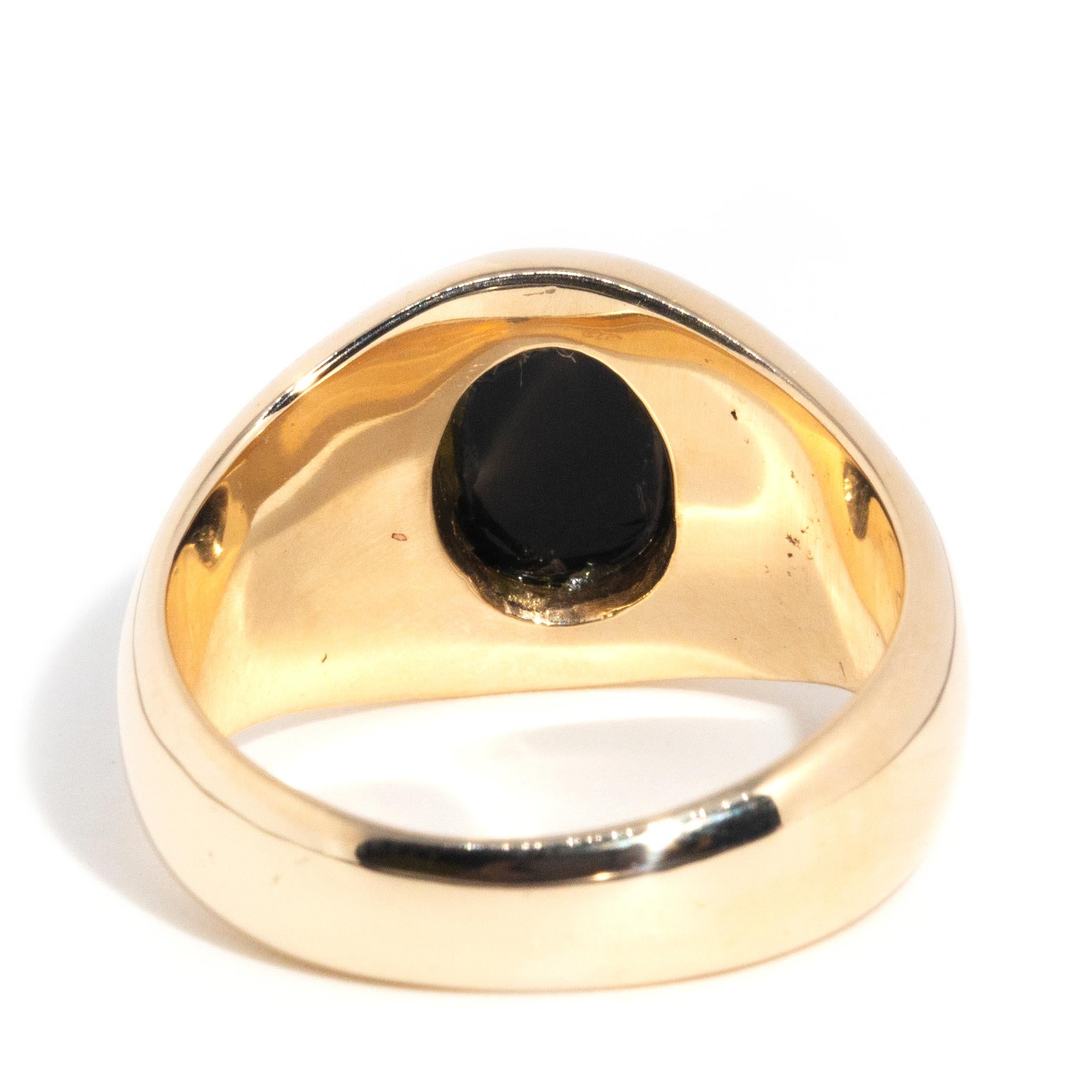 Vintage Circa 1980s 9 Carat Yellow Gold Oval Cut Onyx Domed Men's Signet Ring 1