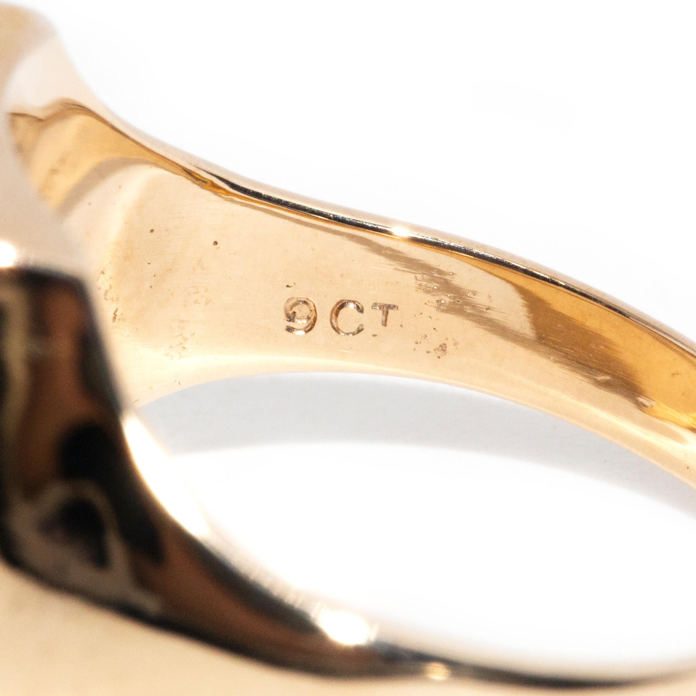Women's Vintage circa 1980s 9 Carat Yellow Gold Rectangular Buff Top Onyx Signet Ring For Sale