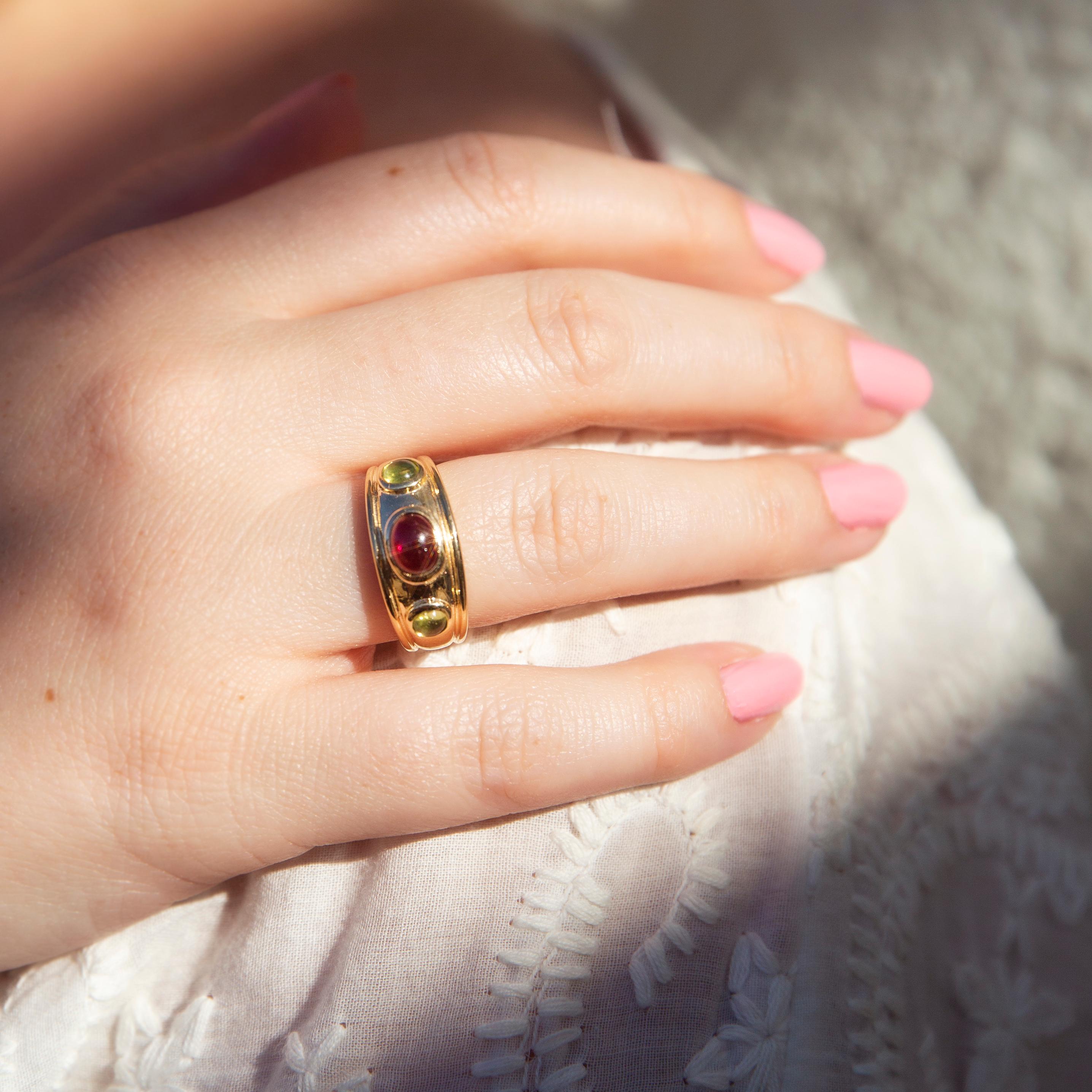 Vintage circa 1980s 9 Karat Gelbgold Rhodolith Granat Peridot Cabochon Ring im Zustand „Gut“ in Hamilton, AU