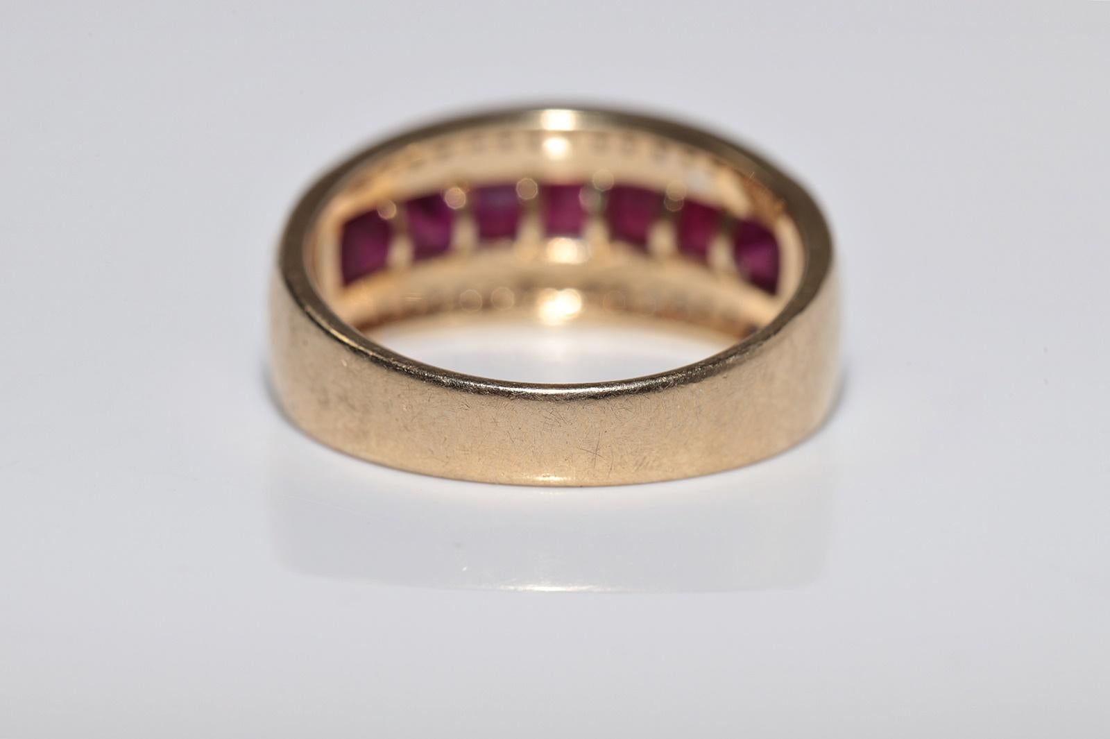 In ottime condizioni.
Il peso totale è di 3,6 grammi.
Totalmente è un diamante da 0,27 carati.
Il diamante ha un colore G e una purezza vvs-vs.
Totalmente è un rubino da 0,60 carati.
La misura dell'anello è US 6.75
Possiamo realizzare qualsiasi