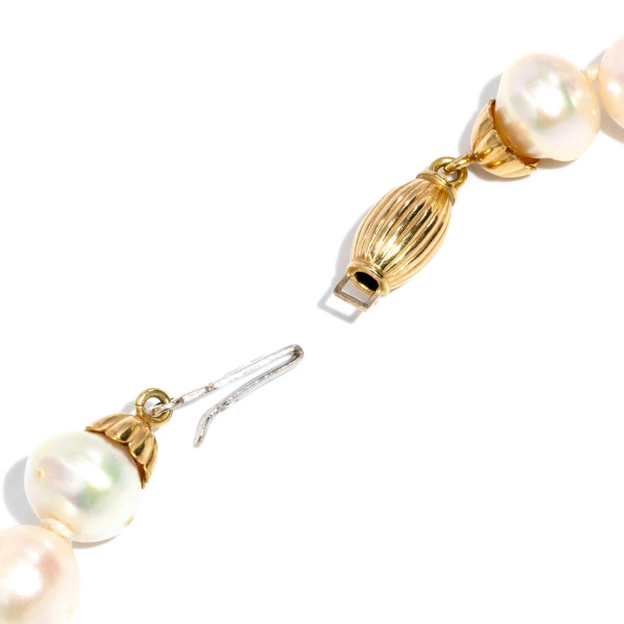 Vintage Circa 1980s Akoya Pearl Strand Necklace 18 Yellow Gold Clasp For Sale 1