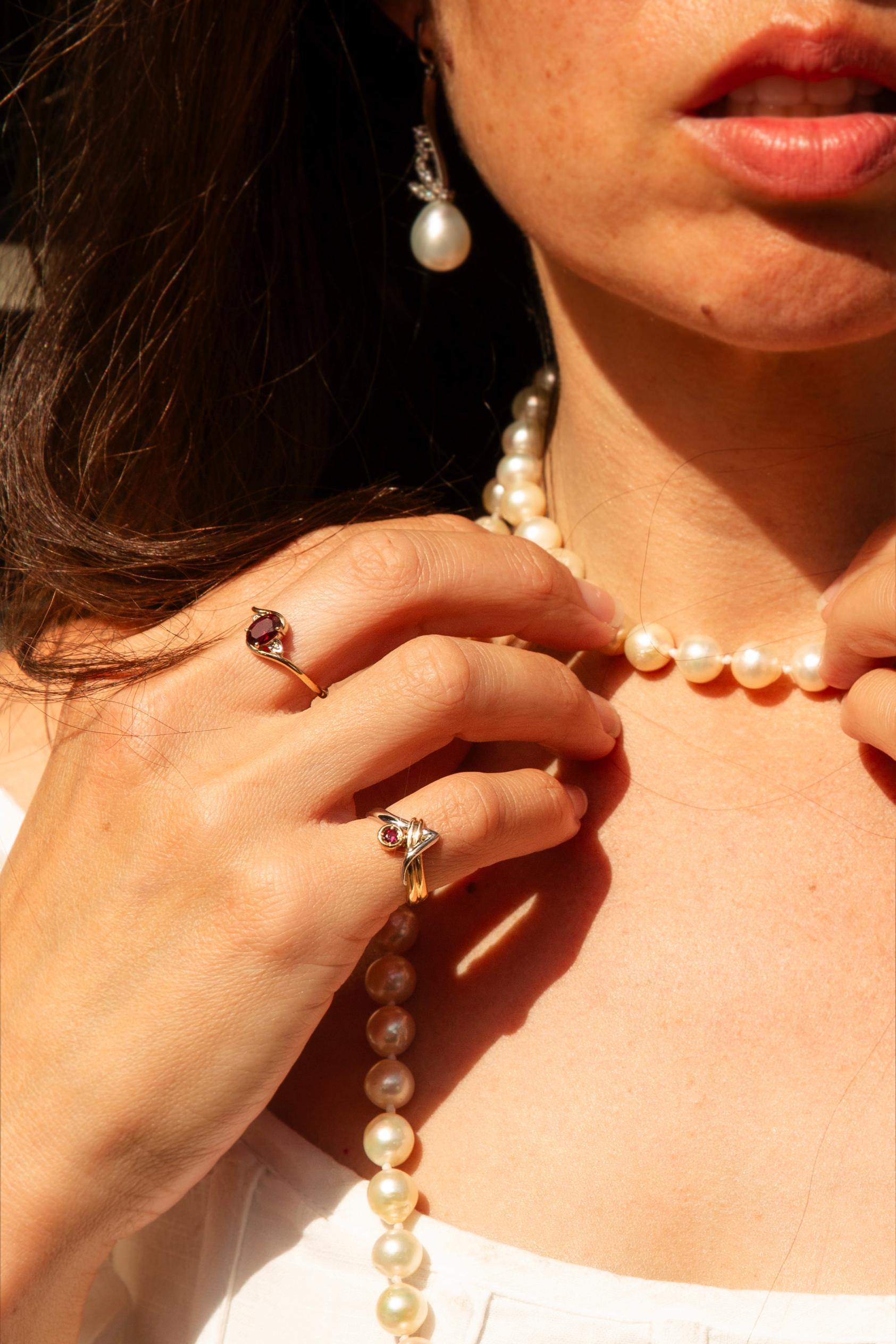 Vintage Circa 1980s Akoya Pearl Strand Necklace 18 Yellow Gold Clasp For Sale 3
