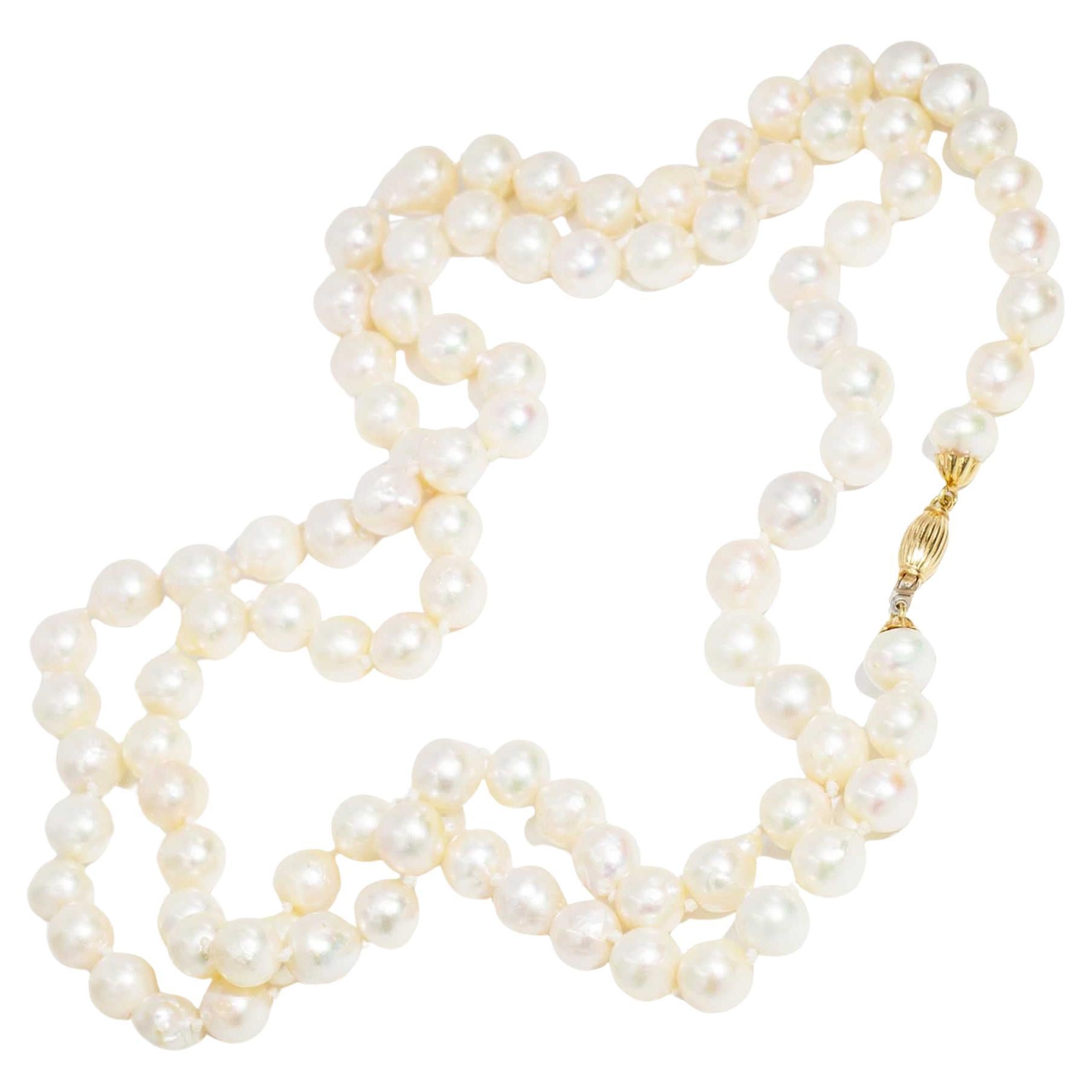 Vintage Circa 1980s Akoya Pearl Strand Necklace 18 Yellow Gold Clasp