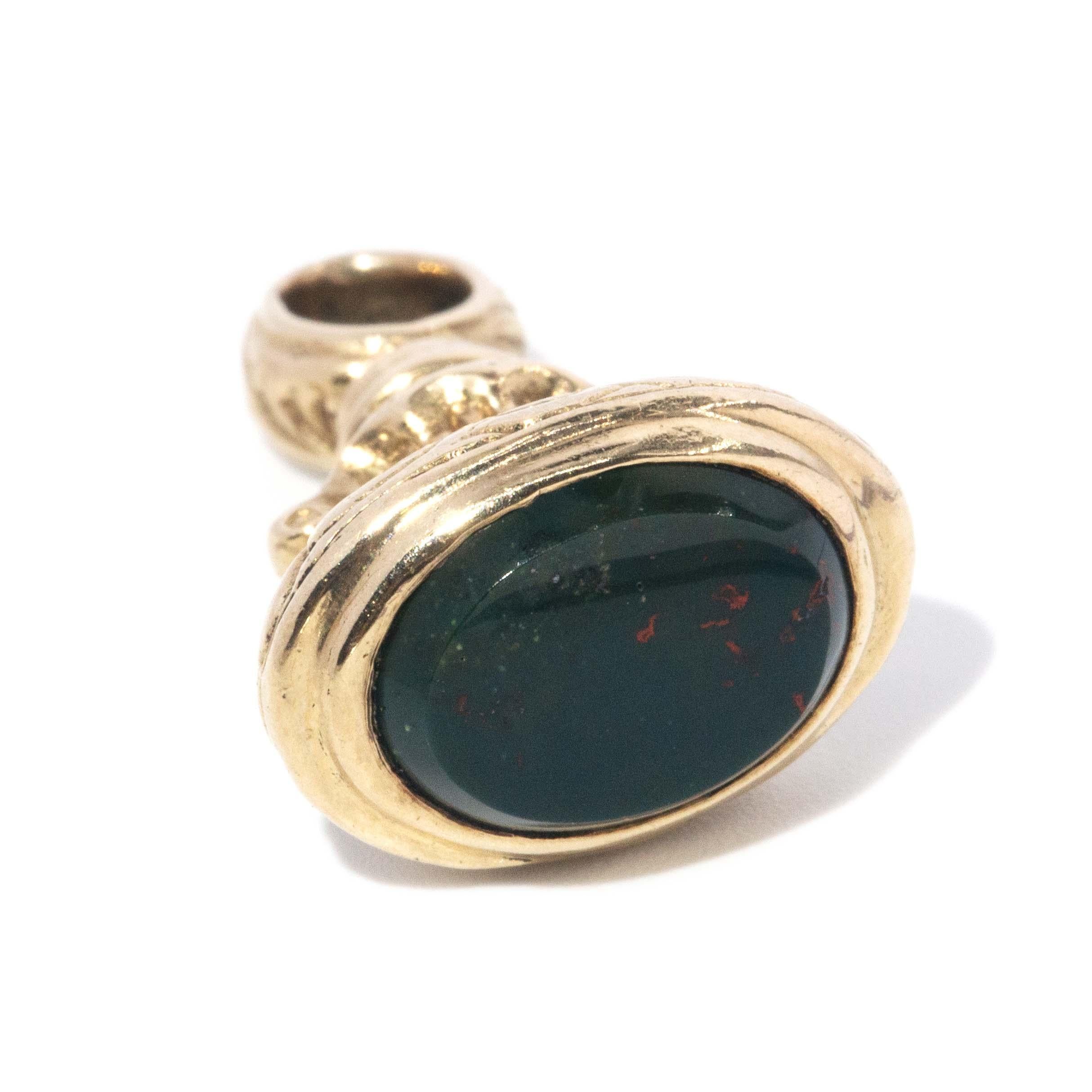 Vintage Circa 1980 Pendentif en or jaune 9 carats avec sceau en pierre de sang Bon état - En vente à Hamilton, AU