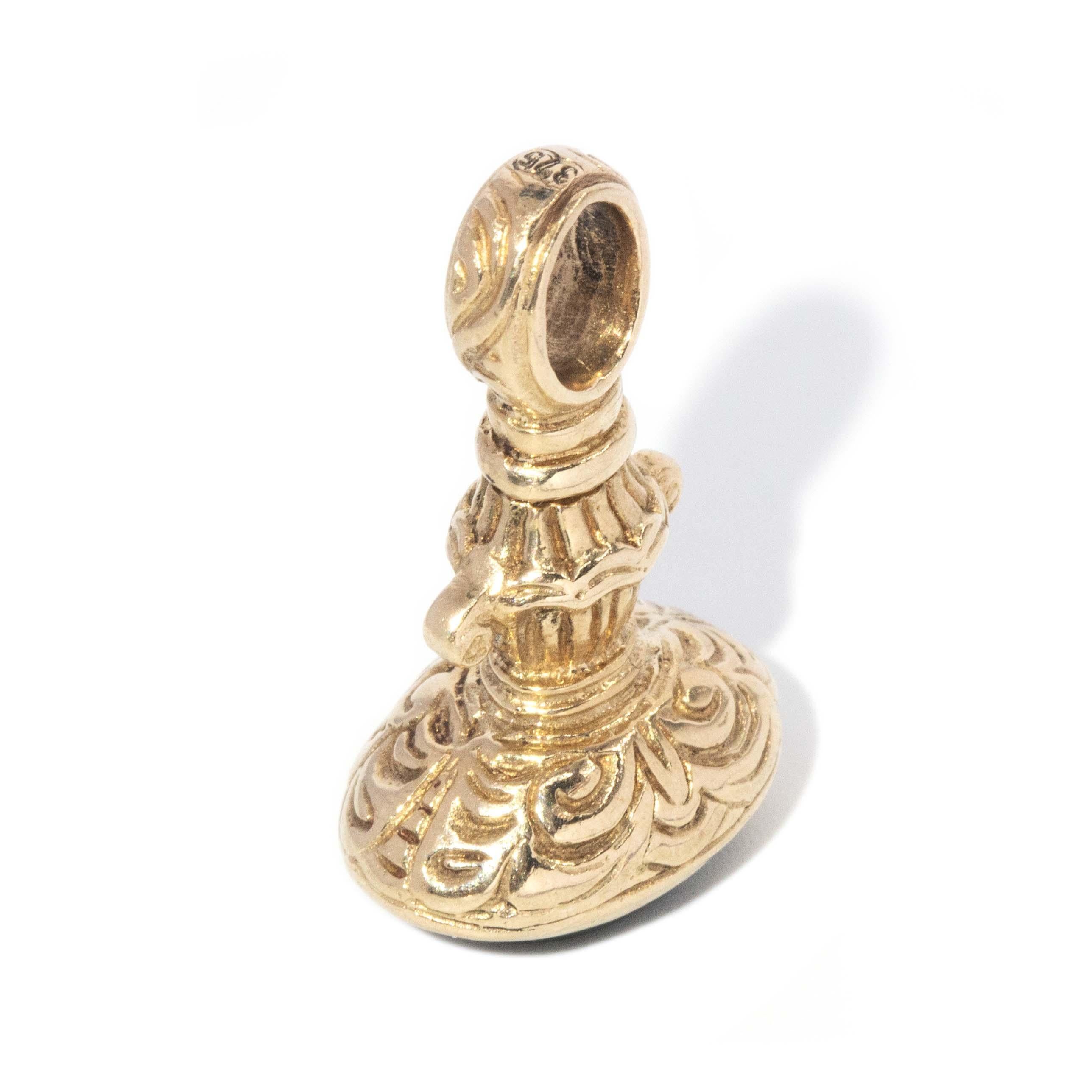 Vintage Circa 1980 Pendentif en or jaune 9 carats avec sceau en pierre de sang en vente 3