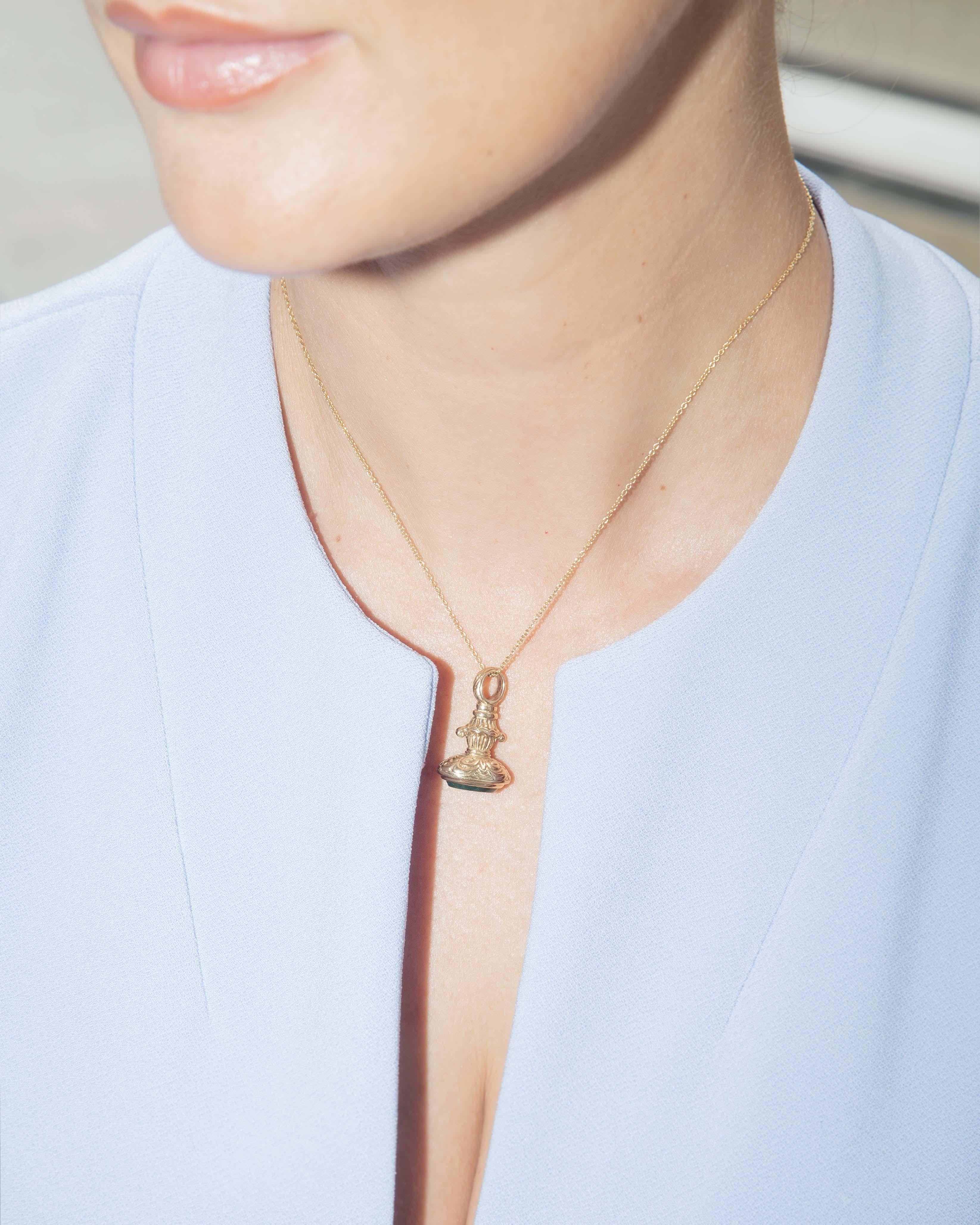 Vintage Circa 1980 Pendentif en or jaune 9 carats avec sceau en pierre de sang en vente 4