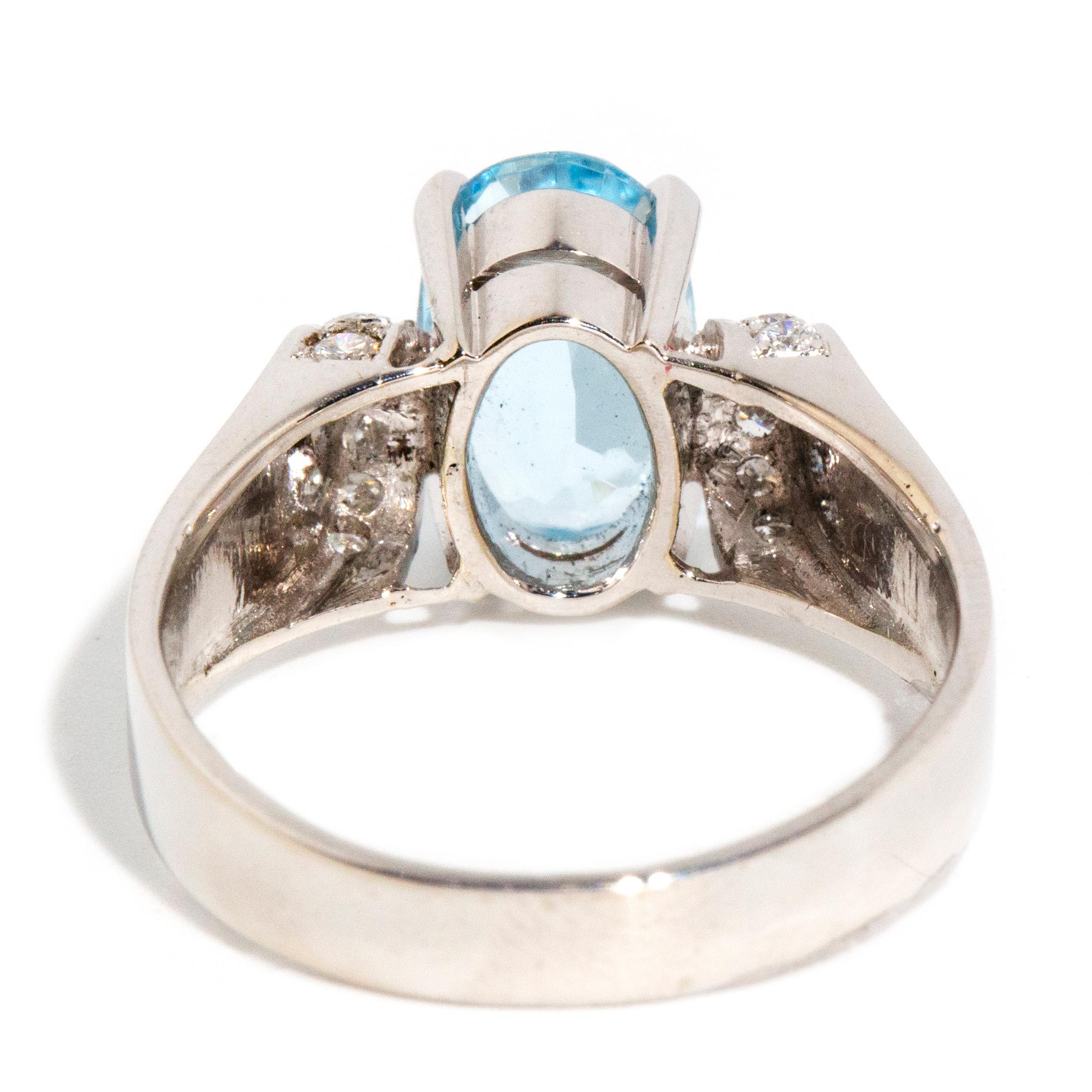 Vintage Circa 1980s Bright Blue Aquamarine & Diamond Ring 14 Carat White Gold For Sale 5