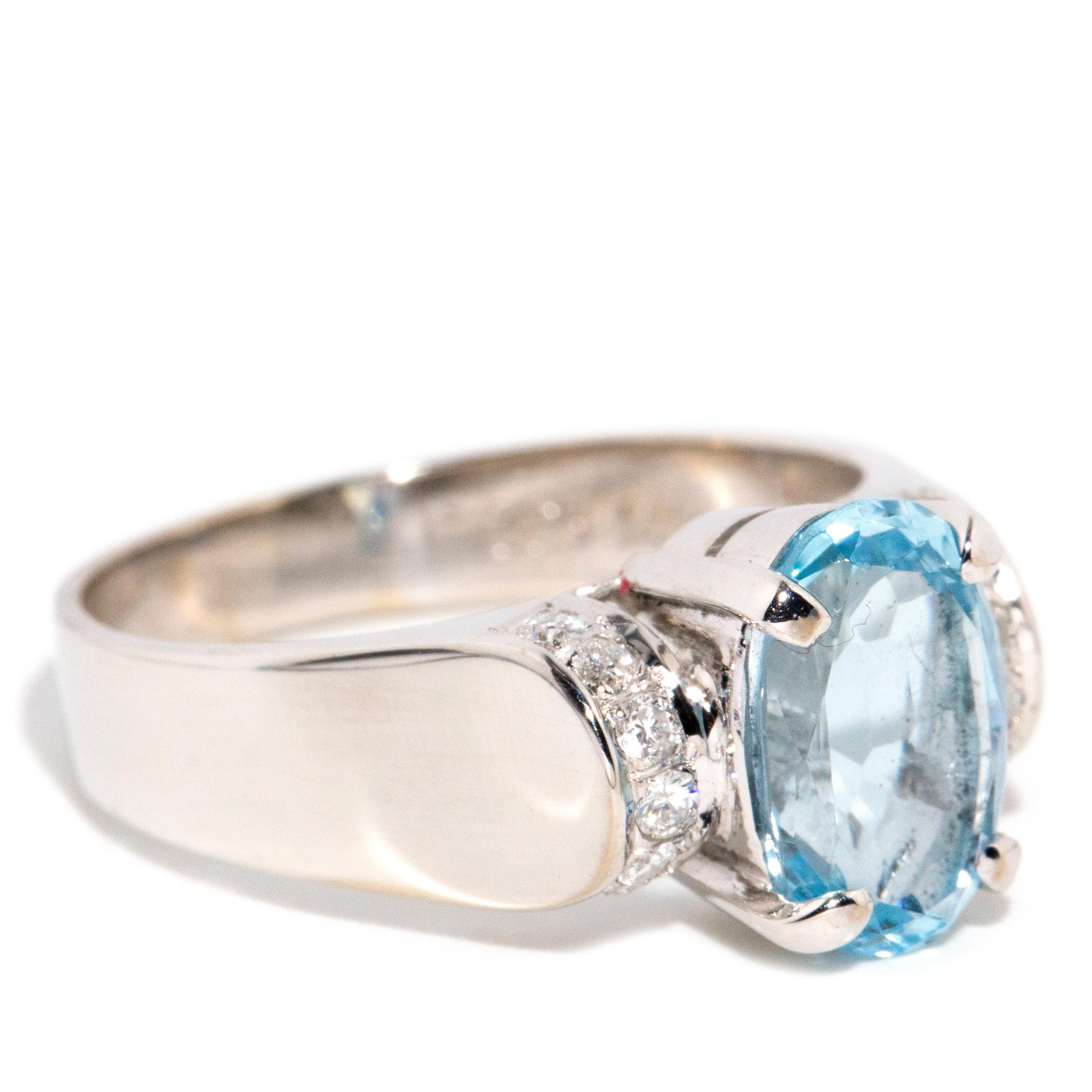 Modern Vintage Circa 1980s Bright Blue Aquamarine & Diamond Ring 14 Carat White Gold For Sale