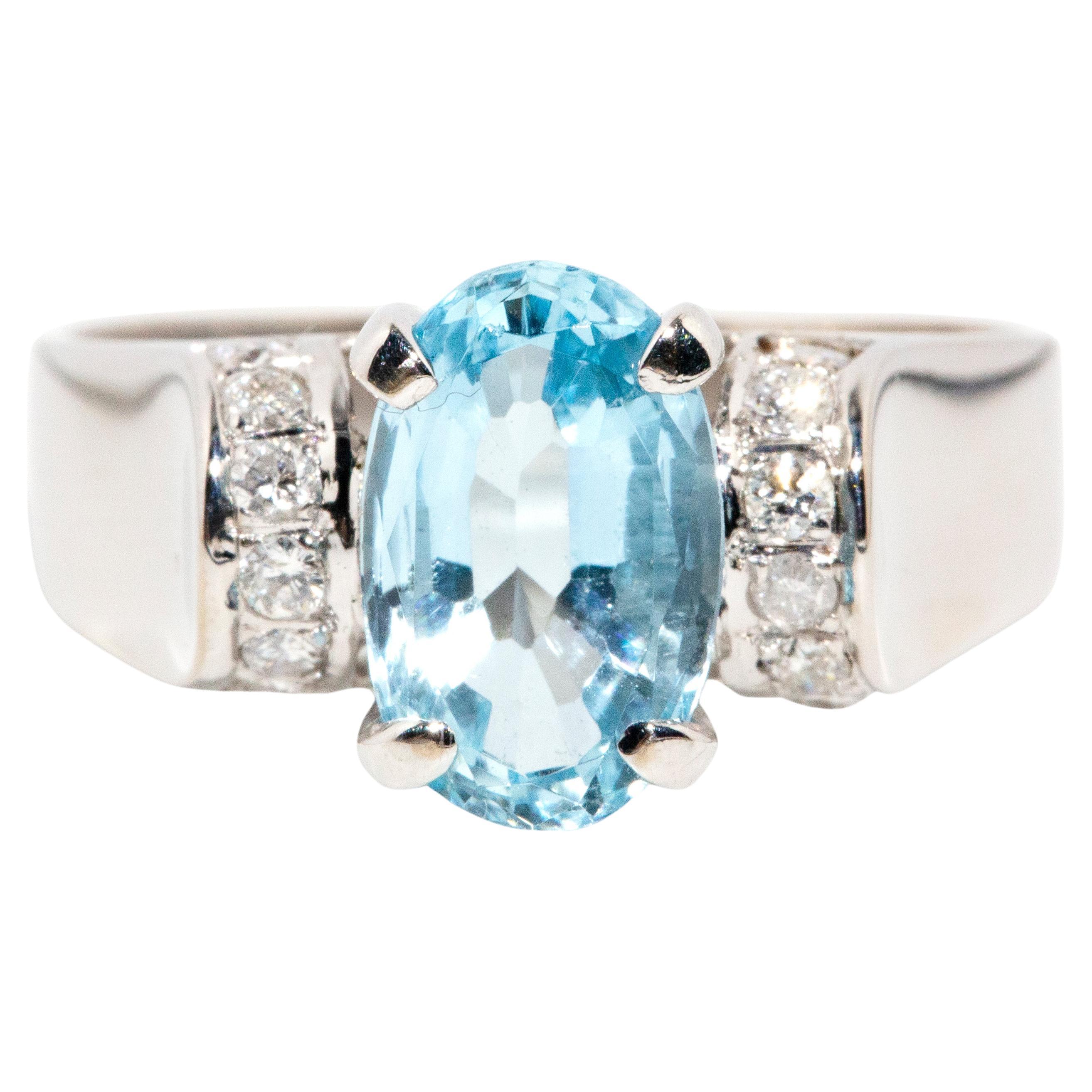 Vintage Circa 1980s Bright Blue Aquamarine & Diamond Ring 14 Carat White Gold For Sale