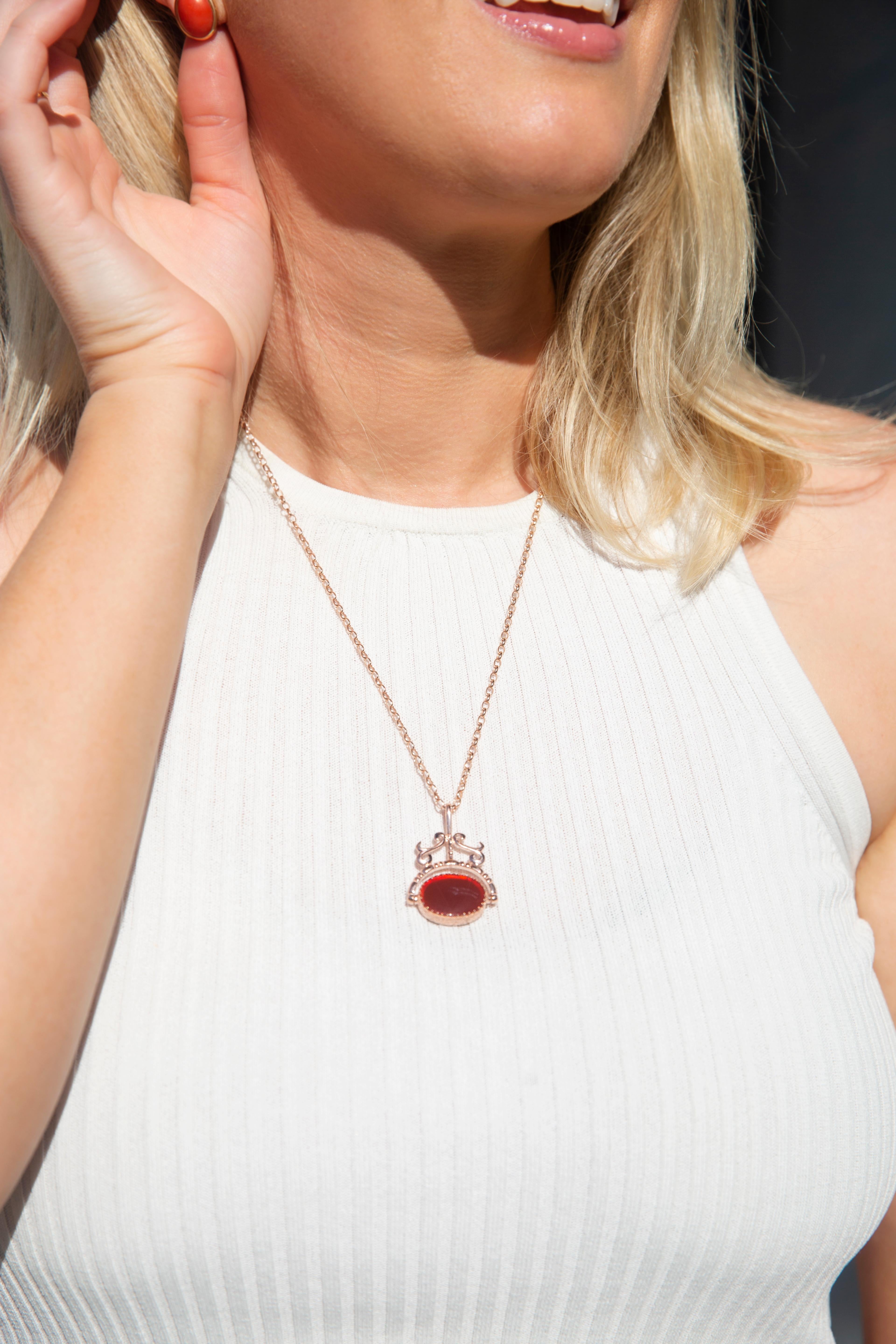 Modern Vintage Circa 1980s Carnelian & Onyx Cabochon Spinner & Chain 9 Carat Rose Gold For Sale