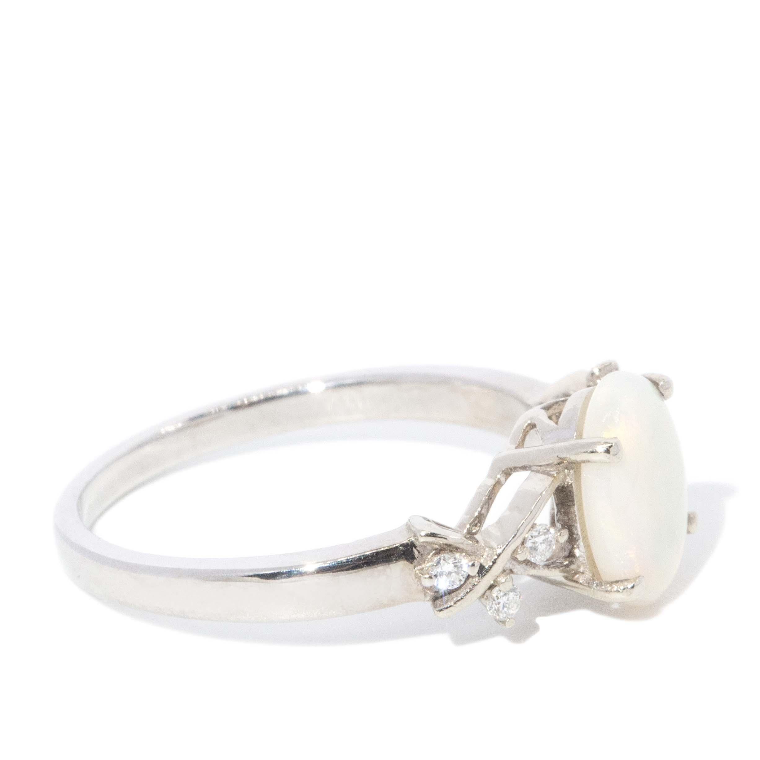 Vintage-Ring aus 14 Karat Weißgold mit Kristall-Opal und Diamant, ca. 1980er Jahre Damen im Angebot