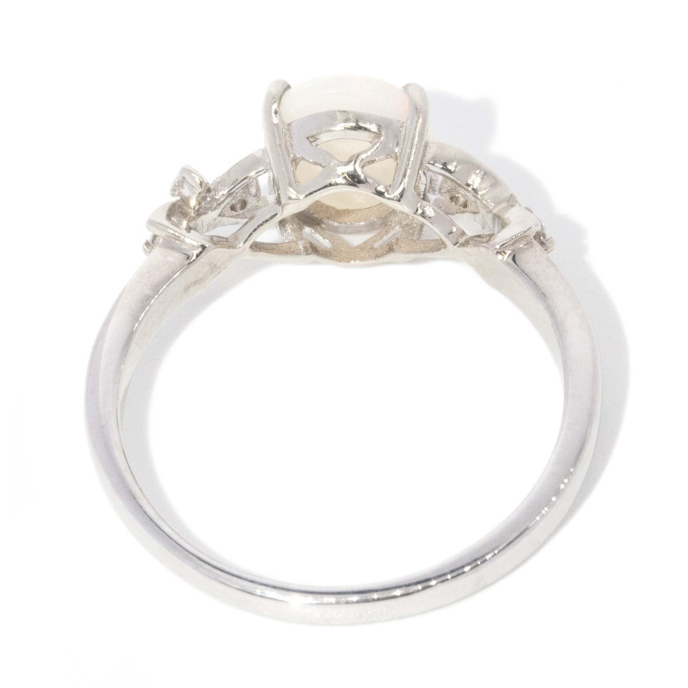 Vintage-Ring aus 14 Karat Weißgold mit Kristall-Opal und Diamant, ca. 1980er Jahre im Angebot 1