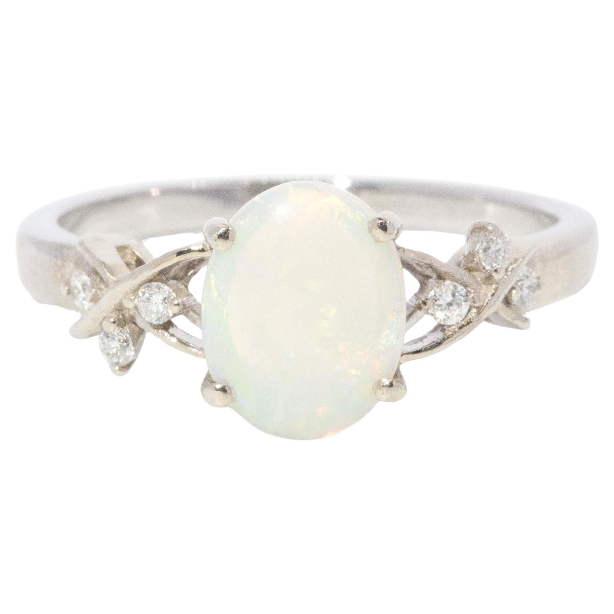 Vintage-Ring aus 14 Karat Weißgold mit Kristall-Opal und Diamant, ca. 1980er Jahre im Angebot
