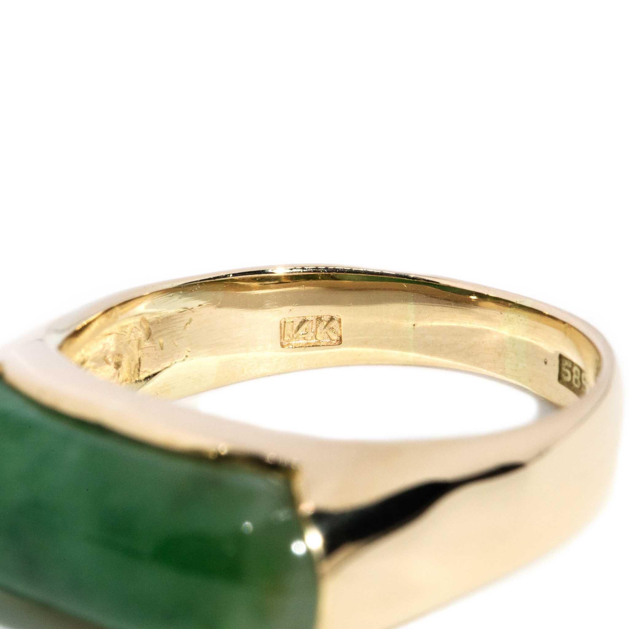 Vintage Circa 1980s Elongated Jade Cabochon Ring 14 Carat Yellow Gold For Sale 5
