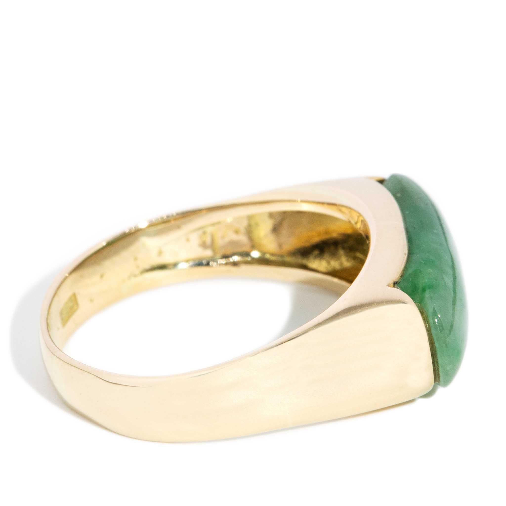 Women's Vintage Circa 1980s Elongated Jade Cabochon Ring 14 Carat Yellow Gold For Sale
