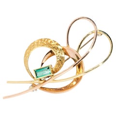 Vintage Circa 1980s Emerald Freeform Heart Brooch 18 Carat Gold