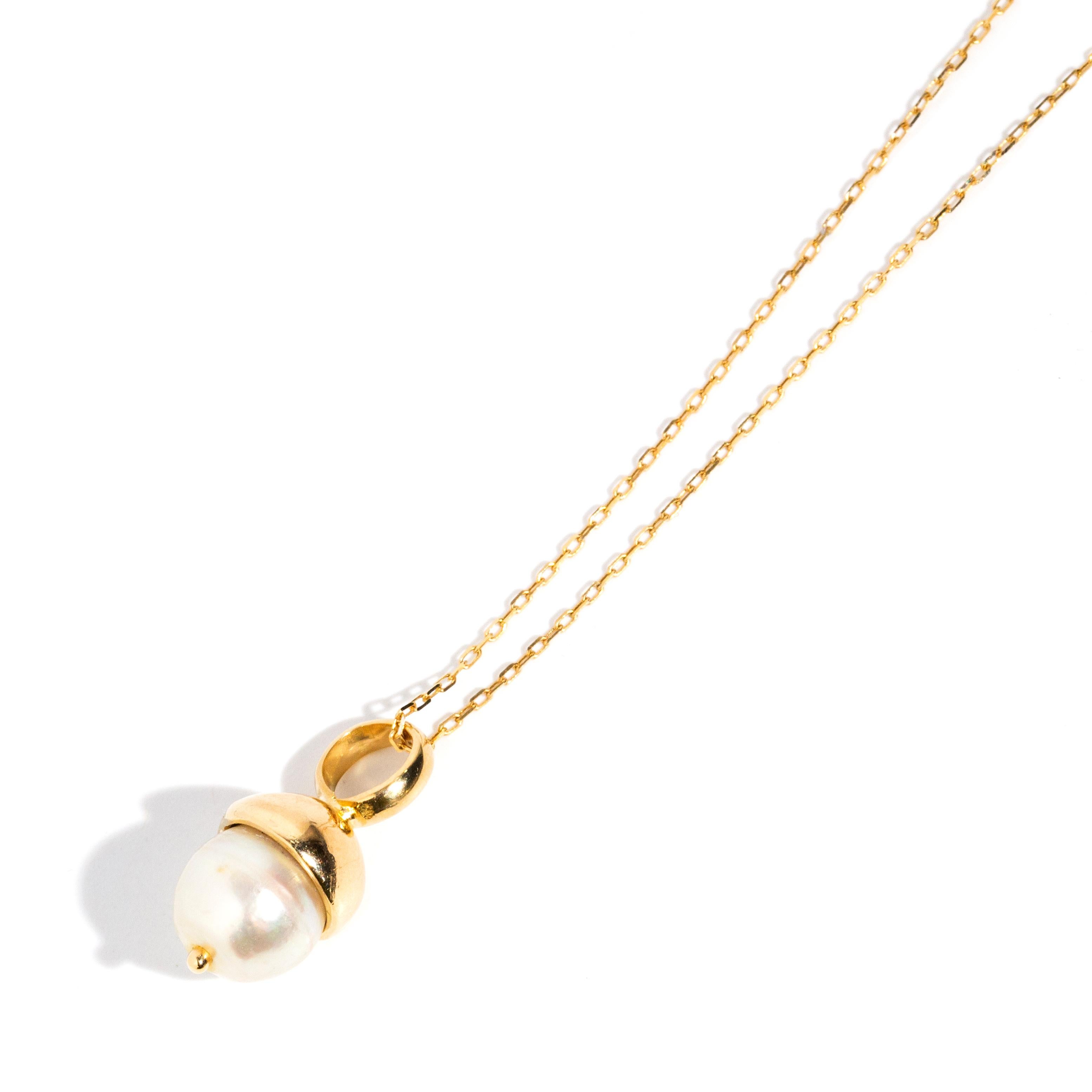Women's Vintage Circa 1980s Freshwater Pearl Pendant & Chain 18 Carat Yellow Gold For Sale