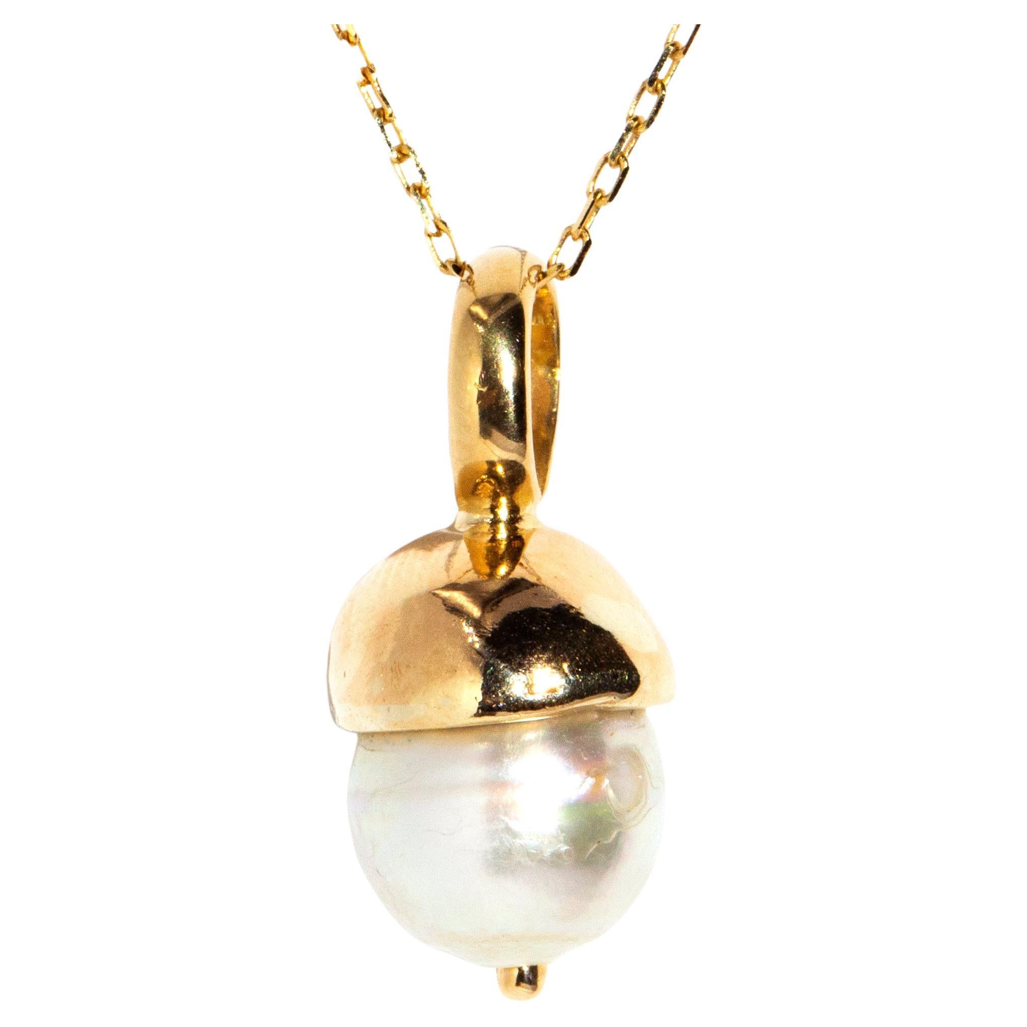 Vintage Circa 1980s Freshwater Pearl Pendant & Chain 18 Carat Yellow Gold For Sale