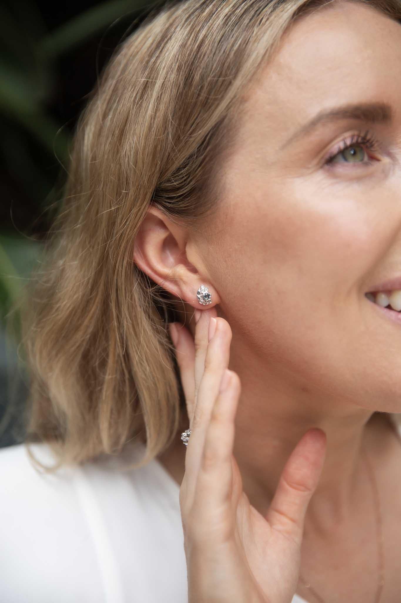 Vintage Circa 1980s Green Red Alexandrite & Diamond Studs 18 Carat White Gold In Good Condition For Sale In Hamilton, AU