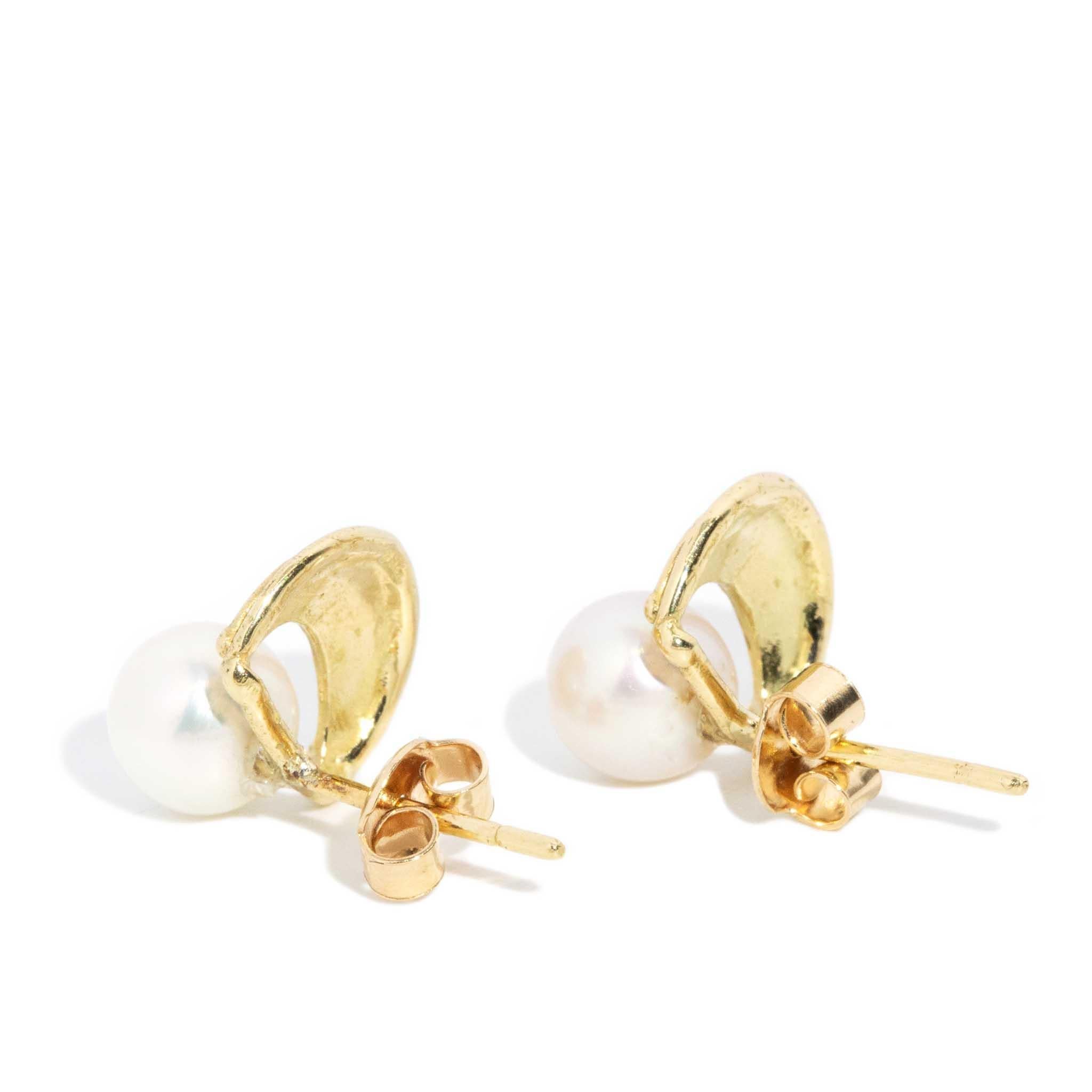 Round Cut Vintage Circa 1980s Half Moon Pearl Stud Earrings 18 Carat Gold For Sale
