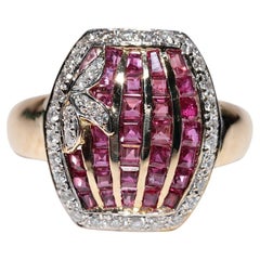 Vintage Circa 1980s Handcrafted 18k Gold Natural Diamond And Baguette Cut Ring