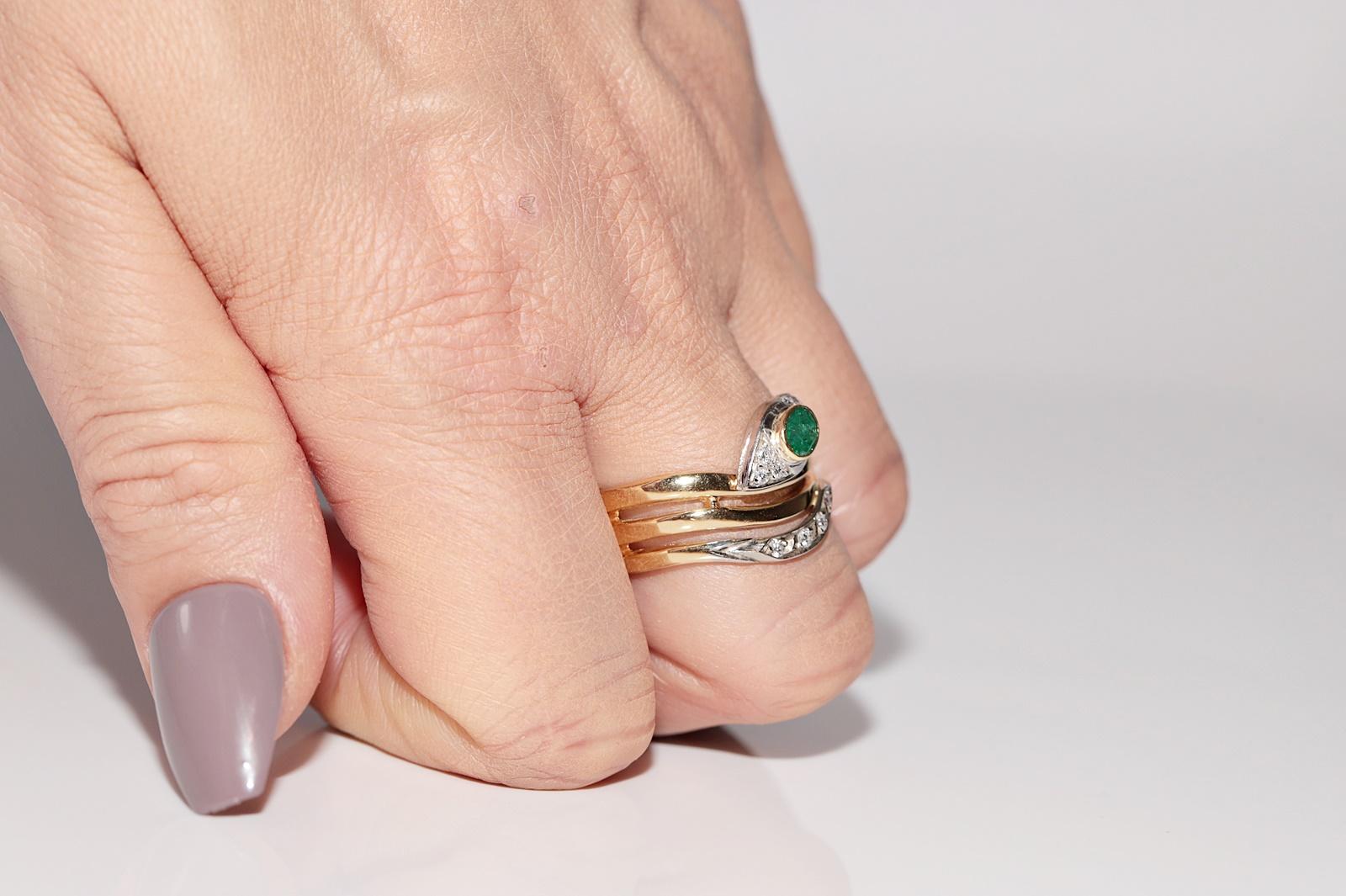 Vintage Circa 1980er Jahre Handgefertigt  18 Karat Gold Schlangenring mit natürlichem Diamant und Smaragd im Angebot 10