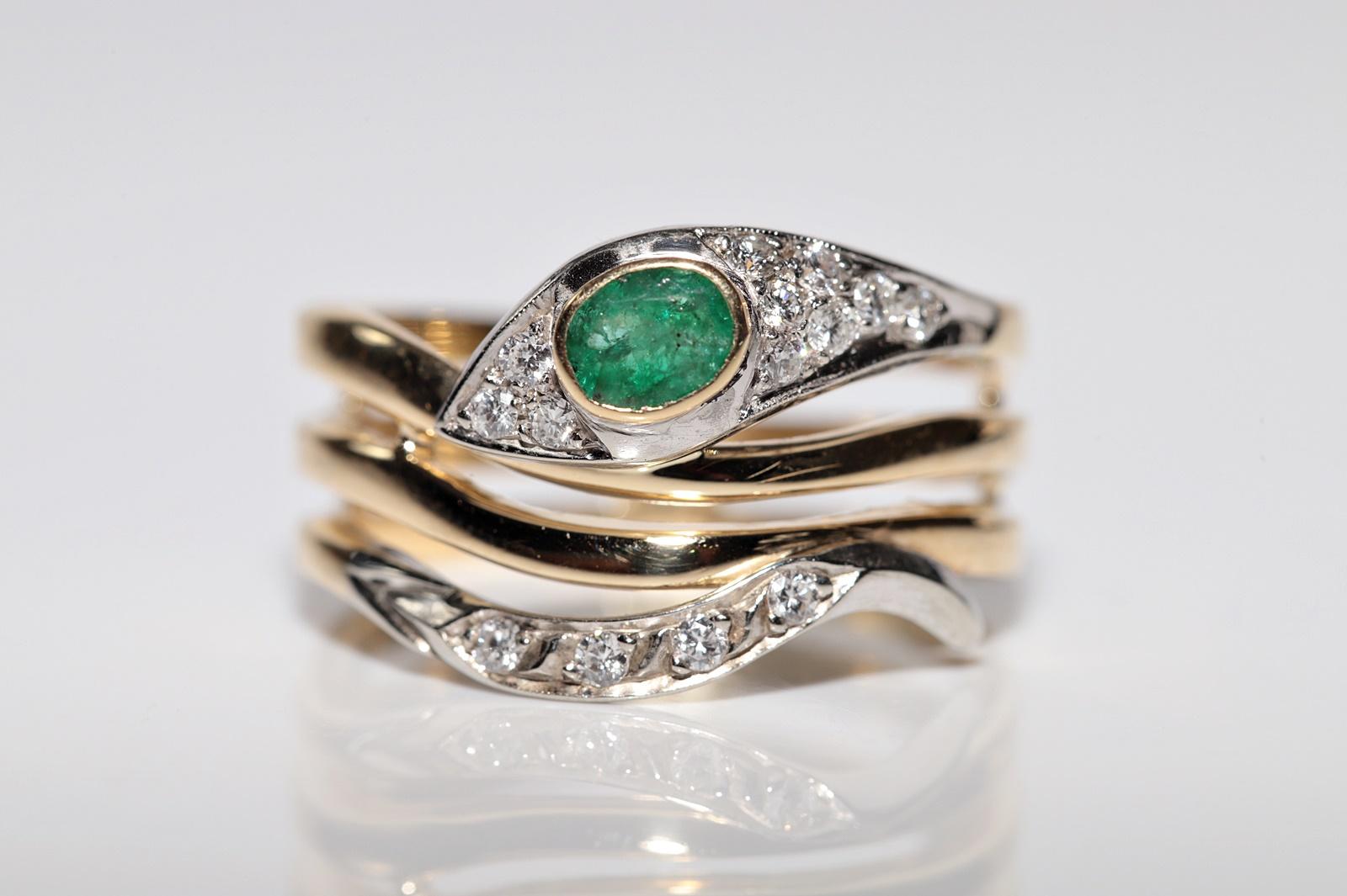 Retro Vintage Circa 1980s Handcrafted  18k Gold Natural Diamond And Emerald Snake Ring For Sale